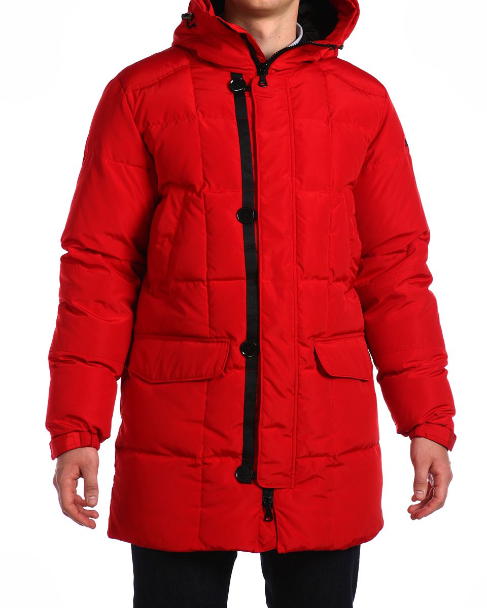 Пуховик мужской Xaska, цвет: кpасный. 14414. Размер 5814414_Urban Red Пуховик мужской Xaska, цвет: кpасный. 14414. Размер 5814414_Urban RedМужской удлиненный пуховик Xaska изготовлен из высококачественного полиэстера. В качестве утеплителя используется гусиный пух и перо.Пуховик с несъемным капюшоном застегивается на застежку-молнию, а также дополнительно имеет ветрозащитную планку на пуговицах. Капюшон оснащен эластичной резинкой со стопперами, а его внутренняя сторона выполнена из мягкого флиса. Рукава дополнены хлястиком на липучке и эластичными резинками. Объем по низу регулируется с помощью эластичного шнурка со стопперами. Спереди расположены два кармана с клапанами и два без застежек на груди, с внутренней два прорезных кармана на застежках-молниях. Левый рукав украшен принтовой вышивкой с названием бренда.