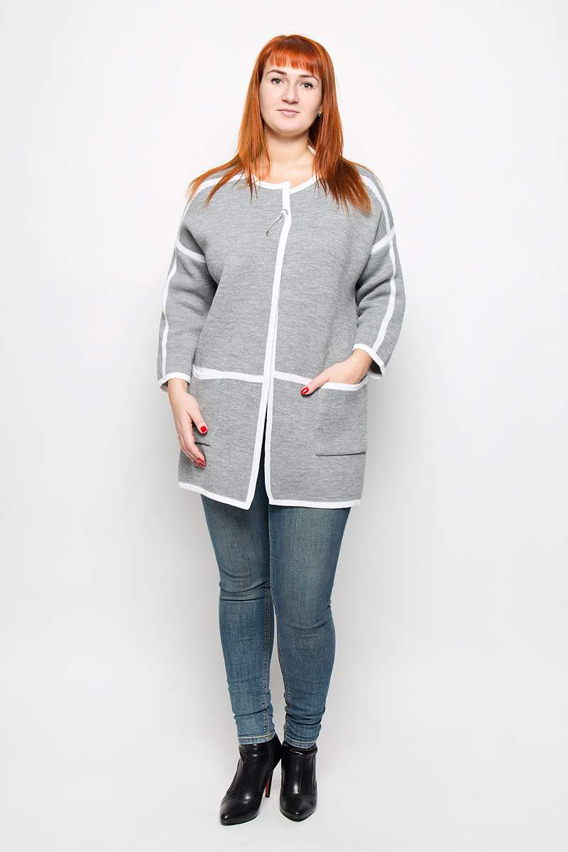 Кардиган женский Milana Style, цвет: серый, белый. 946. Размер XL (50)946 Кардиган женский Milana Style, цвет: серый, белый. 946. Размер XL (50)946Стильный женский кардиган от Milana Style выполненный из качественной пряжи отлично дополнит ваш образ. Модель с круглым вырезом горловины и рукавами 7/8 дополнена съемной оригинальной застежкой-булавкой. Спереди кардиган имеет два накладных кармана.