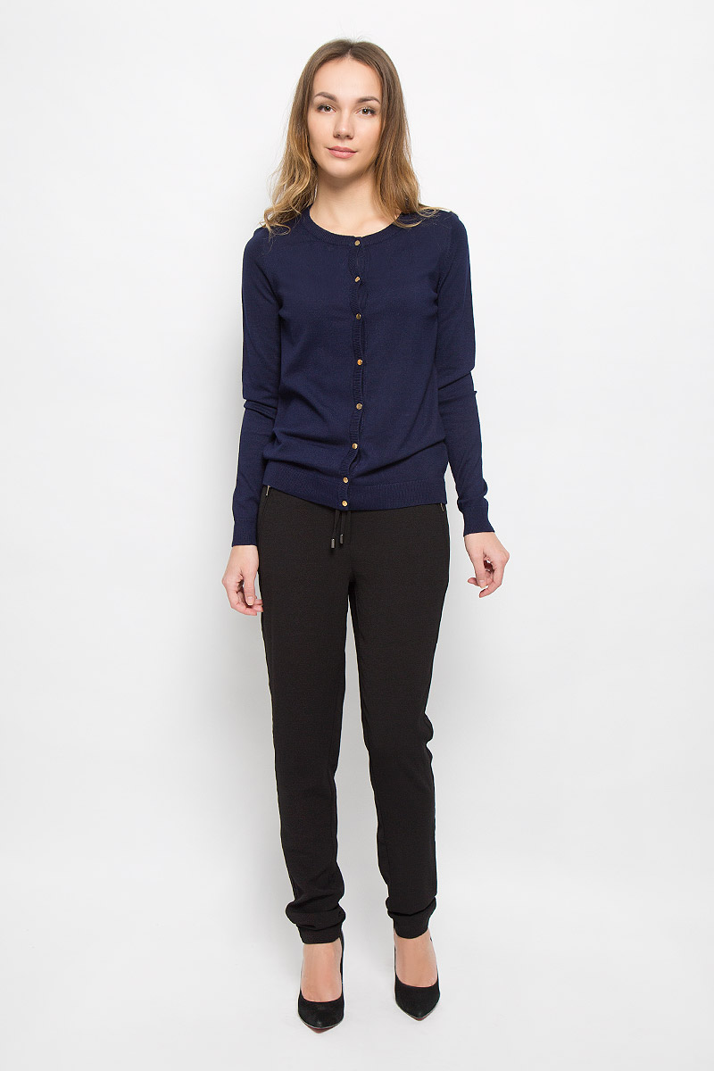 Кардиган женский Tom Tailor Contemporary, цвет: темно-синий. 3021757.00.75_6946. Размер L (48)3021757.00.75_6946 Кардиган женский Tom Tailor Contemporary, цвет: темно-синий. 3021757.00.75_6946. Размер L (48)3021757.00.75_6946Женский кардиган Tom Tailor Contemporary выполнен из высококачественной пряжи из вискозы с добавлением полиамида. Модель с длинными рукавами и круглым вырезом горловины застегивается на пуговиц спереди. Манжеты рукавов, низ и вырез горловины изделия связаны резинкой.