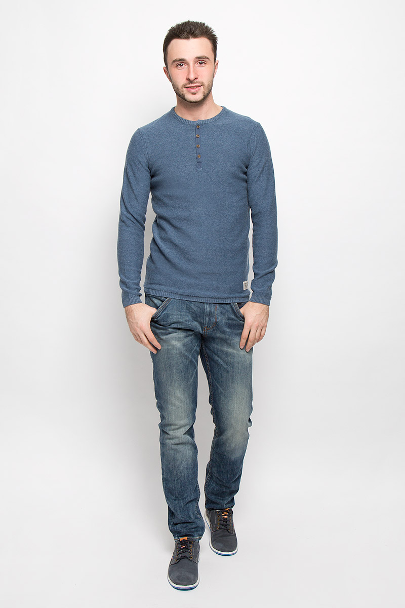 Джемпер мужской Tom Tailor Denim, цвет: синий. 3022104.01.12_6748. Размер M (48)3022104.01.12_6748 Джемпер мужской Tom Tailor Denim, цвет: синий. 3022104.01.12_6748. Размер M (48)3022104.01.12_6748Мужской джемпер Tom Tailor Denim выполнен из хлопка и полиэстера. Модель с круглым вырезом горловины и длинными рукавами застегивается спереди на четыре пуговицы. Вырез горловины, низ рукавов и низ изделия связаны резинкой. Изделие оформлена фирменной нашивкой.