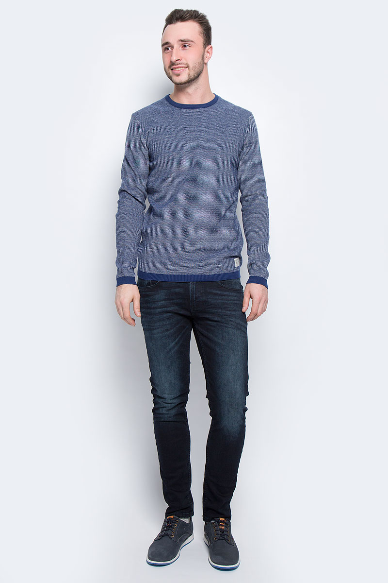 Джемпер мужской Tom Tailor Denim, цвет: темно-синий, белый. 3021631.00.12_6814. Размер XL (52)3021631.00.12_6814 Джемпер мужской Tom Tailor Denim, цвет: темно-синий, белый. 3021631.00.12_6814. Размер XL (52)3021631.00.12_6814Мужской джемпер Tom Tailor Denim выполнен из натурального хлопка. Модель с круглым вырезом горловины и длинными рукавами. Низ рукавов и низ изделия связаны резинкой. Изделие оформлено фирменной нашивкой.