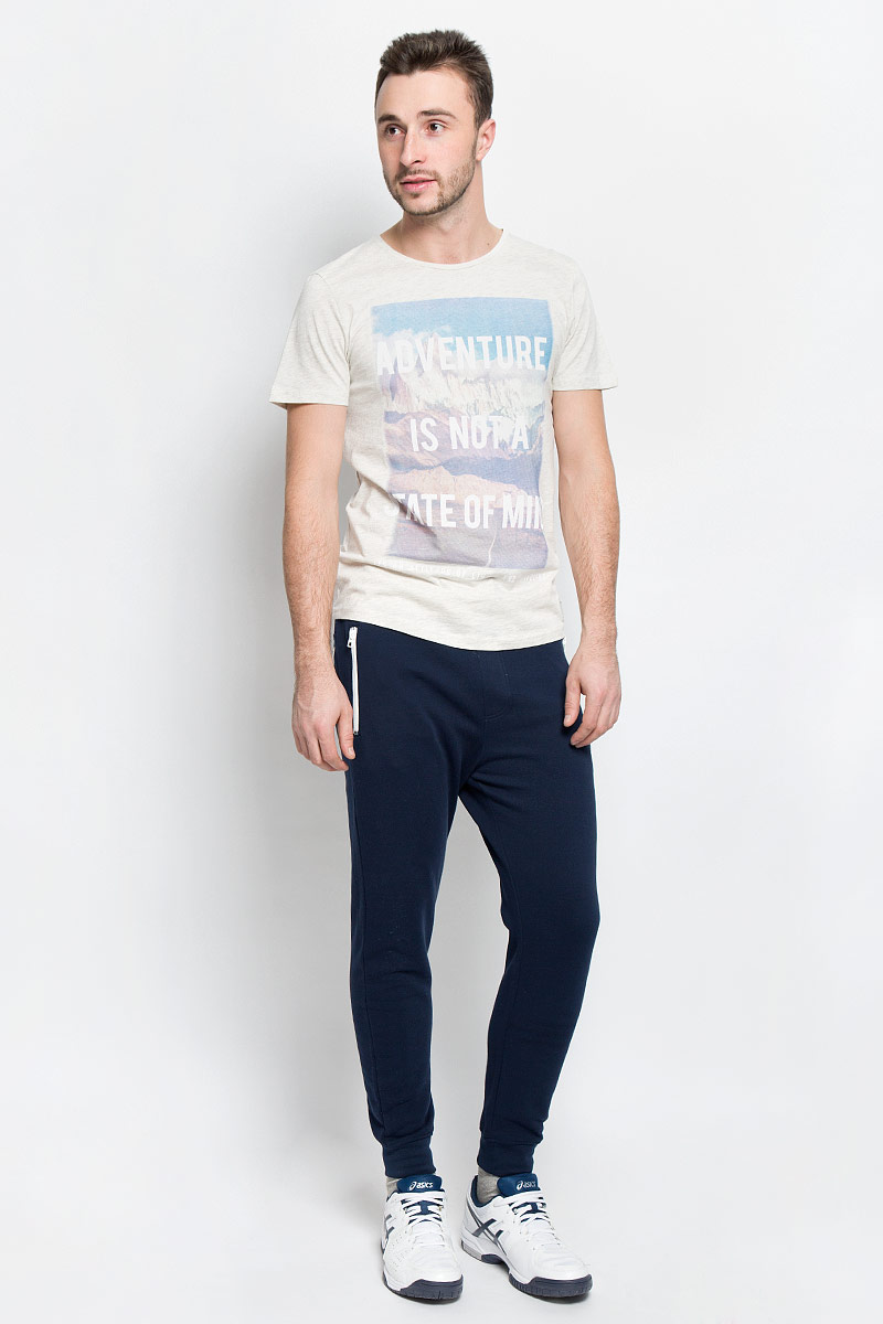 Брюки мужские Tom Tailor Denim, цвет: темно-синий. 6828993.00.12_6576. Размер M (48)6828993.00.12_6576 Брюки мужские Tom Tailor Denim, цвет: темно-синий. 6828993.00.12_6576. Размер M (48)6828993.00.12_6576Мужские брюки Tom Tailor Denim выполнены из хлопка с добавлением полиэстера. Модель по поясу дополненаэластичной резинкой и шнурком-кулиской. Спереди расположено два прорезных кармана на застежках-молниях. Низ брючин дополнен эластичными манжетами. Брюки оформлены имитацией гульфика и фирменной нашивкой.