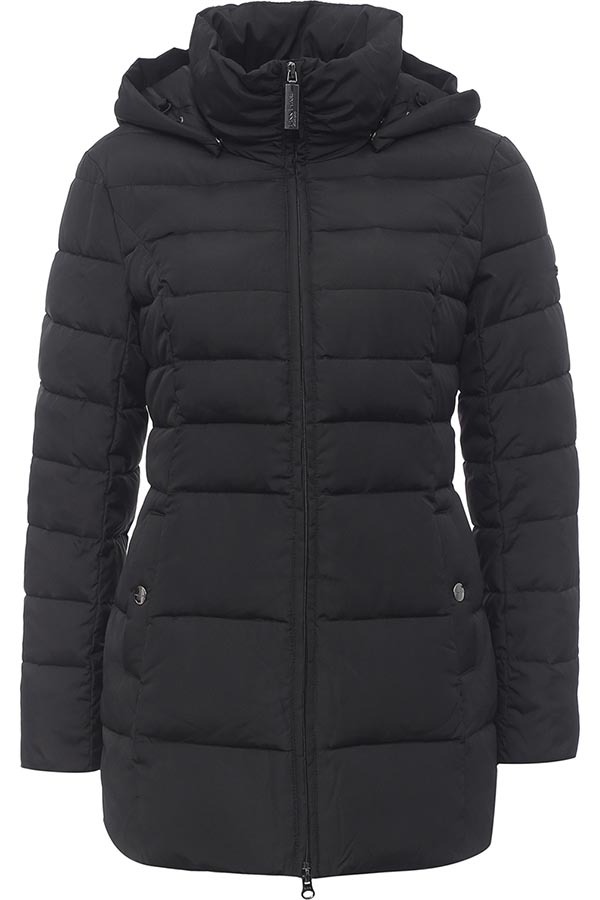 Куртка женская Finn Flare, цвет: черный. W16-11025_200. Размер S (44)W16-11025_200 Куртка женская Finn Flare, цвет: черный. W16-11025_200. Размер S (44)W16-11025_200Женская куртка Finn Flare выполнена из ветрозащитного и водостойкого материала с утеплителем из полиэстера. Модель с воротником-стойкой и съемным капюшоном застегивается на молнию с ветрозащитной планкой. Капюшон, дополненный по краю эластичным шнурком со стопперами, пристегивается к куртке с помощью кнопок. Спереди расположены два втачных кармана на кнопках. Изделие украшено фирменной металлической пластиной с названием бренда.