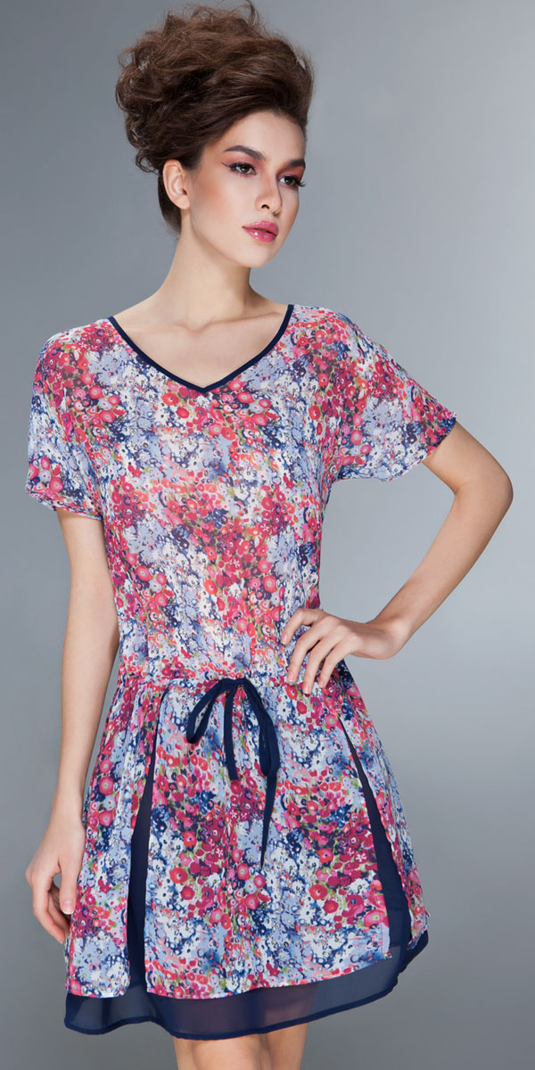 Платье Barbara Bettoni Palermo, цвет: красный, синий. BB133. Размер S (44)BB133 Платье Barbara Bettoni Palermo, цвет: красный, синий. BB133. Размер S (44)BB133Платье Palermo от итальянской марки Barbara Bettoni выполнено в легком, мягком и воздушном шифоне с акварельным цветочным принтом, который ассоциируется с благоухающим садом после теплого дождя. Создает ощущение романтики и яркого настроения каникул на Средиземном море. Модель с короткими рукавами на талии дополнена шнуровкой.