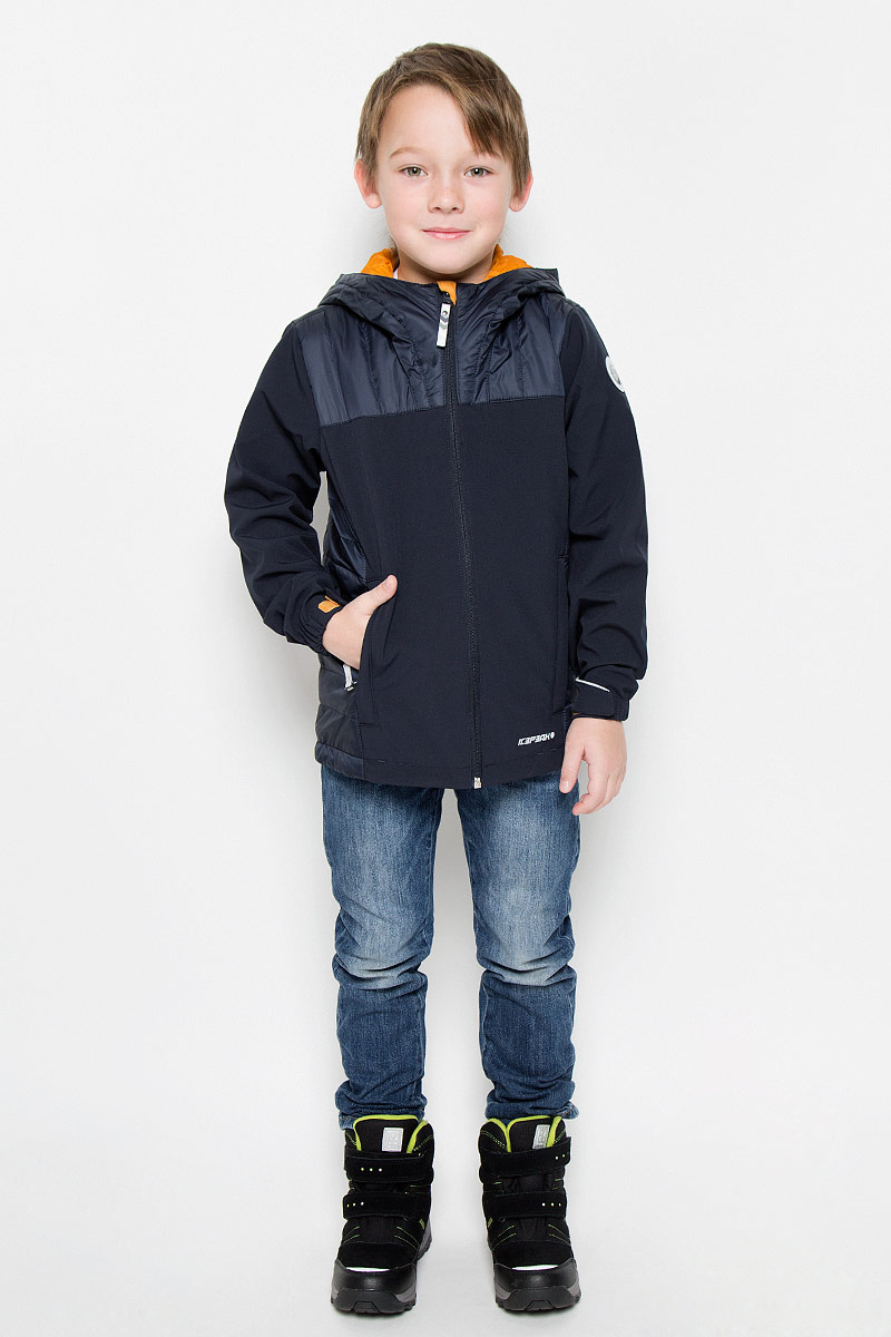 Куртка для мальчика Icepeak Reeves Jr, цвет: темно-синий. 651805682IV. Размер 140651805682IV Куртка для мальчика Icepeak Reeves Jr, цвет: темно-синий. 651805682IV. Размер 140651805682IVКуртка, изготовленная из водоотталкивающей и ветрозащитной ткани. В качестве подкладки используется полиамид, на рукавах полиэстер. Капюшон и бока изделия утеплены тонким слоем синтепона.Куртка с капюшоном застегивается на молнию. Капюшон не отстегивается. Манжеты дополнены хлястиками на липучках.Куртка дополнена двумя врезными карманами на застежках-молниях.Изделие дополнено светоотражающим элементом для безопасности ребенка в темное время суток.