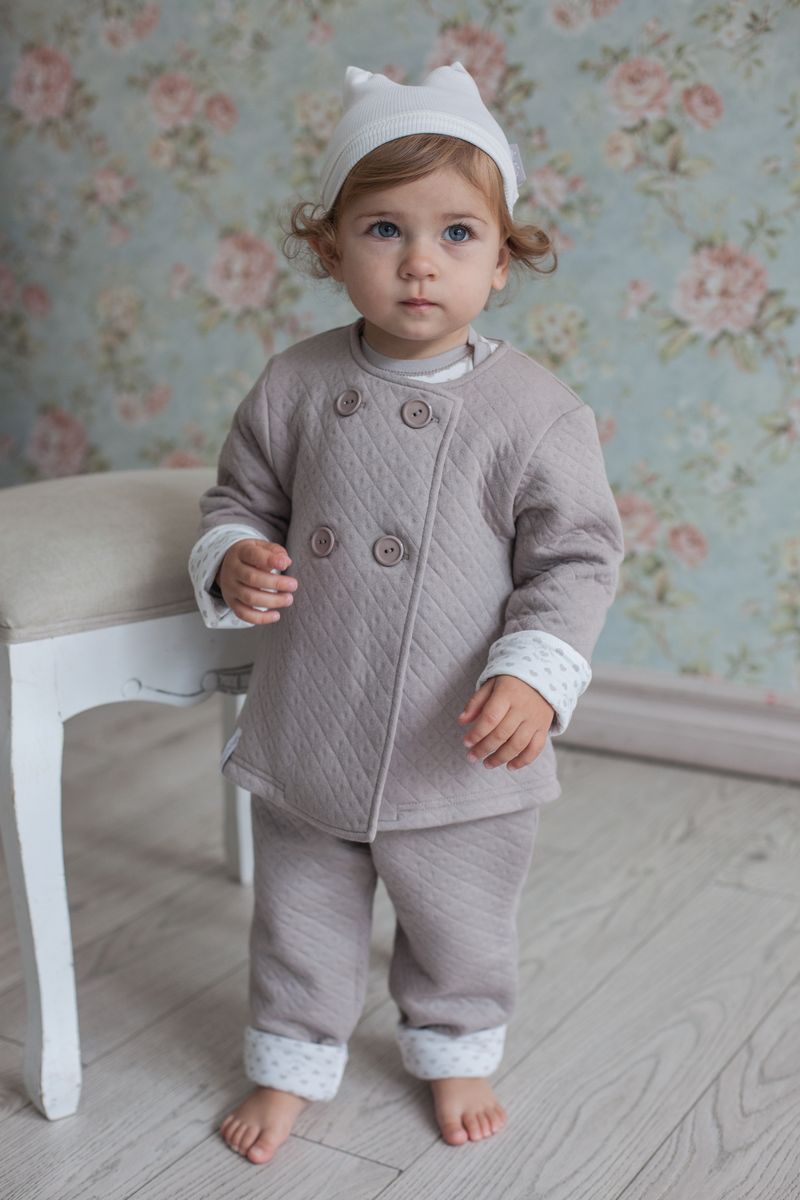 Кофта для девочки Lucky Child Дуэт, цвет: бежевый. 33-16. Размер 74/8033-16 Кофта для девочки Lucky Child Дуэт, цвет: бежевый. 33-16. Размер 74/8033-16В кофточке от Lucky Child собраны все самые лучшие качества одежды Lucky Child. Лаконичный дизайн, аккуратные швы, дорогой материал и стильные детали. Кофточка из коллекции Дуэт позволяет надеть под низ водолазку или футболку. Для похода в гости наденьте под низ платье и самые красивые носочки с рюшами.
