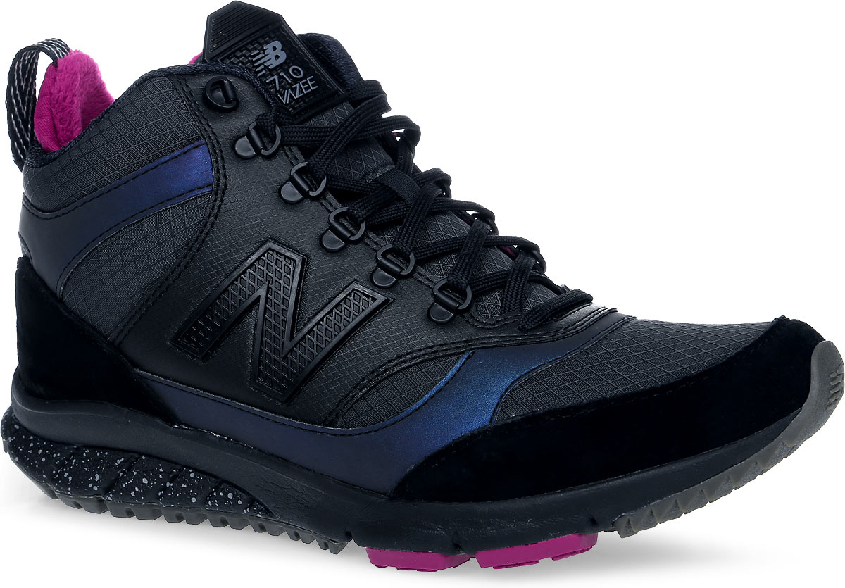 Кроссовки женские New Balance 710, цвет: черный, темно-серый, фуксия. WVL710HB/B. Размер 5,5 (36)WVL710HB/B Кроссовки женские New Balance 710, цвет: черный, темно-серый, фуксия. WVL710HB/B. Размер 5,5 (36)WVL710HB/BЖенские кроссовки New Balance 710 выполнены из натуральной кожи и замши со вставками из нейлона. Модель оформлена переливающимися светоотражающими акцентами. Водостойкие материалы и теплая текстильная подкладка - идеальное сочетание стиля и функциональности в одной модели. Стелька из ЭВА дополнена текстильным покрытием. Подошва оснащена протектором.