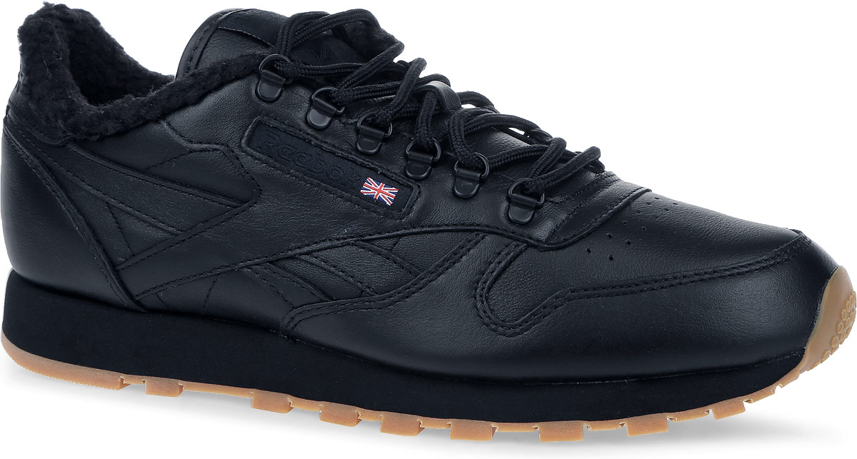Кроссовки мужские Reebok CL Leather Sherpa, цвет: черный. AR3505. Размер 7 (39)AR3505 Кроссовки мужские Reebok CL Leather Sherpa, цвет: черный. AR3505. Размер 7 (39)AR3505Снег и слякоть будут нипочем в кроссовках Cl Leather Sherpa от Reebok. Они позаботятся о том, чтобы вашим ногам было тепло и сухо. Зимняя модель классического силуэта с подкладкой из стриженой овчины защитит от любых капризов природы, а система двойной амортизации подарит комфорт.Модель выполнена из натуральной кожи с перфорацией. Промежуточная подошва из пеноматериала эффективно поглощает энергию удара. Стойкая к истиранию резиновая подошва отличается высокой прочностью и отличным сцеплением. Классическая шнуровка надежно фиксирует модель на ноге. Низкий дизайн гарантирует еще большую свободу движений.