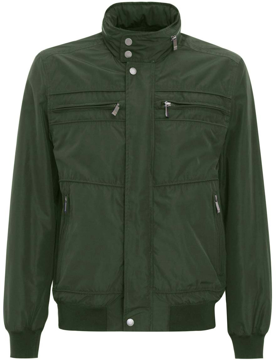 Куртка мужская oodji, цвет: хаки. 1L514009M/44096N/6600N. Размер S (46/48-182)1L514009M/44096N/6600N Куртка мужская oodji, цвет: хаки. 1L514009M/44096N/6600N. Размер S (46/48-182)1L514009M/44096N/6600NМужская куртка oodji изготовлена из полиэстера. Модель застёгивается на застежку-молнию и кнопки. Воротник-стойка с внешней стороны дополнен карманом на молнии, в котором разместился пришитый капюшон. Капюшон дополнен резинкой-утяжкой с фиксаторами. Спереди куртки расположено четыре кармана на молниях. С внутренней стороны куртки расположен дополнительный карман на застежке-молнии. Низ куртки и рукава дополнены резинками.