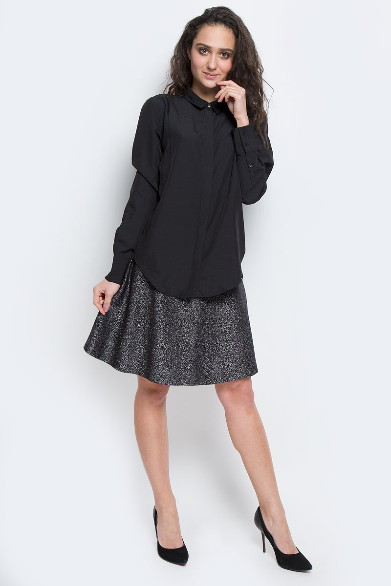 Блузка женская Tom Tailor Contemporary, цвет: черный. 2032596.00.75_2999. Размер 34 (40)2032596.00.75_2999 Блузка женская Tom Tailor Contemporary, цвет: черный. 2032596.00.75_2999. Размер 34 (40)2032596.00.75_2999Модная женская блузка Tom Tailor Contemporary, изготовленная из вискозы с добавлением полиэстера, приятная на ощупь, не сковывает движений и обеспечивает наибольший комфорт.Модель свободного кроя с отложным воротником и длинными рукавами застегивается на пуговицы, расположенные спереди. Спинка модели удлинена. Манжеты рукавов оснащена застежками-пуговицами.