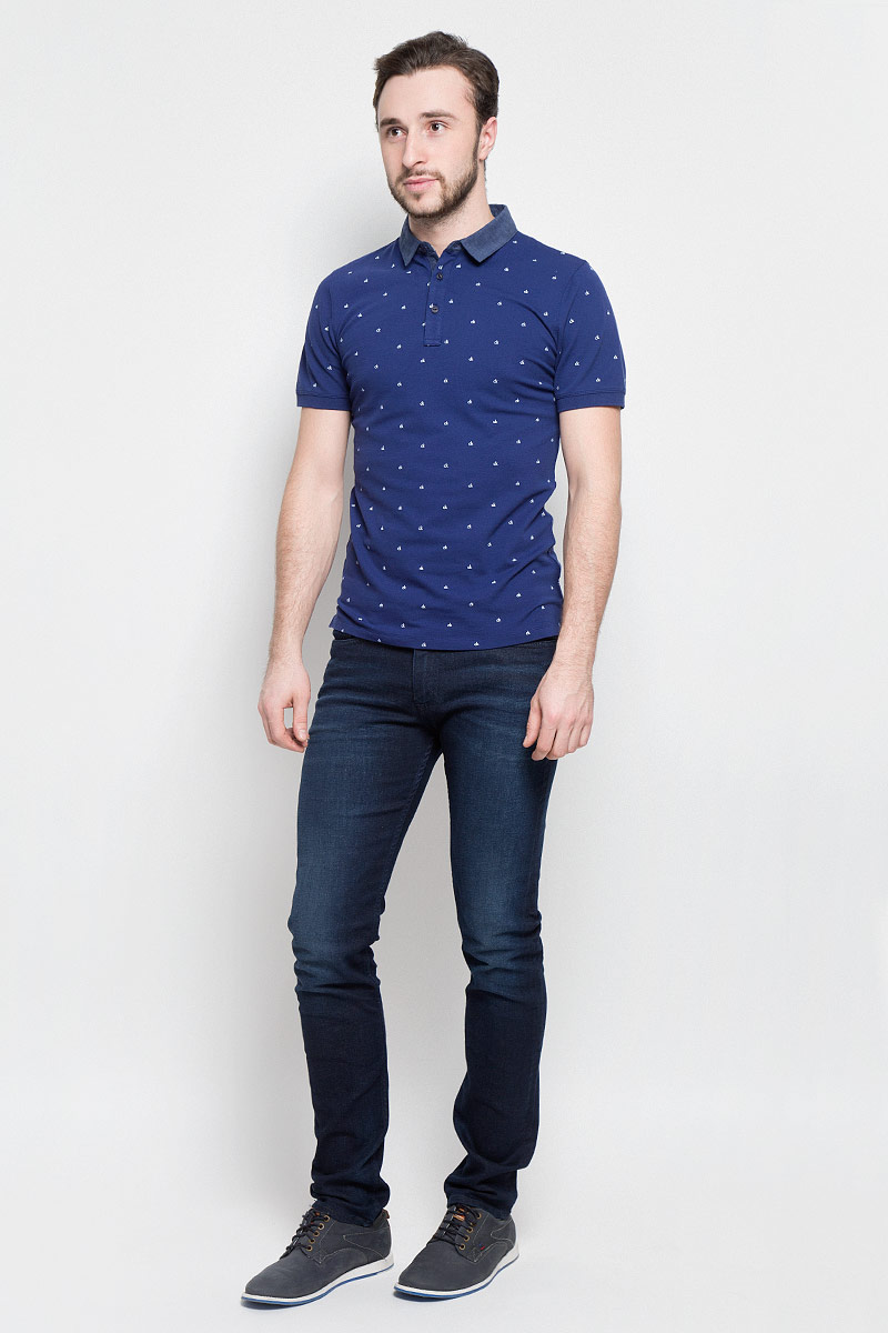 Джинсы мужские Calvin Klein Jeans, цвет: темно-синий. J30J304302. Размер 31-34 (46/48-34)J30J304302 Джинсы мужские Calvin Klein Jeans, цвет: темно-синий. J30J304302. Размер 31-34 (46/48-34)J30J304302Модные мужские джинсы Calvin Klein Jeans выполнены из хлопка с добавлением эластана и полиэстера, что обеспечивает комфорт и удобство при носке.Джинсы модели-слим имеют стандартную посадку. Модель застегивается на пуговицу в поясе и ширинку на молнии. Имеются шлевки для ремня. Джинсы имеют классический пятикарманный крой: спереди модель дополнена двумя втачными карманами и одним маленьким накладным кармашком, а сзади - двумя накладными карманами. Модель оформлена перманентными складками и эффектом потертости.