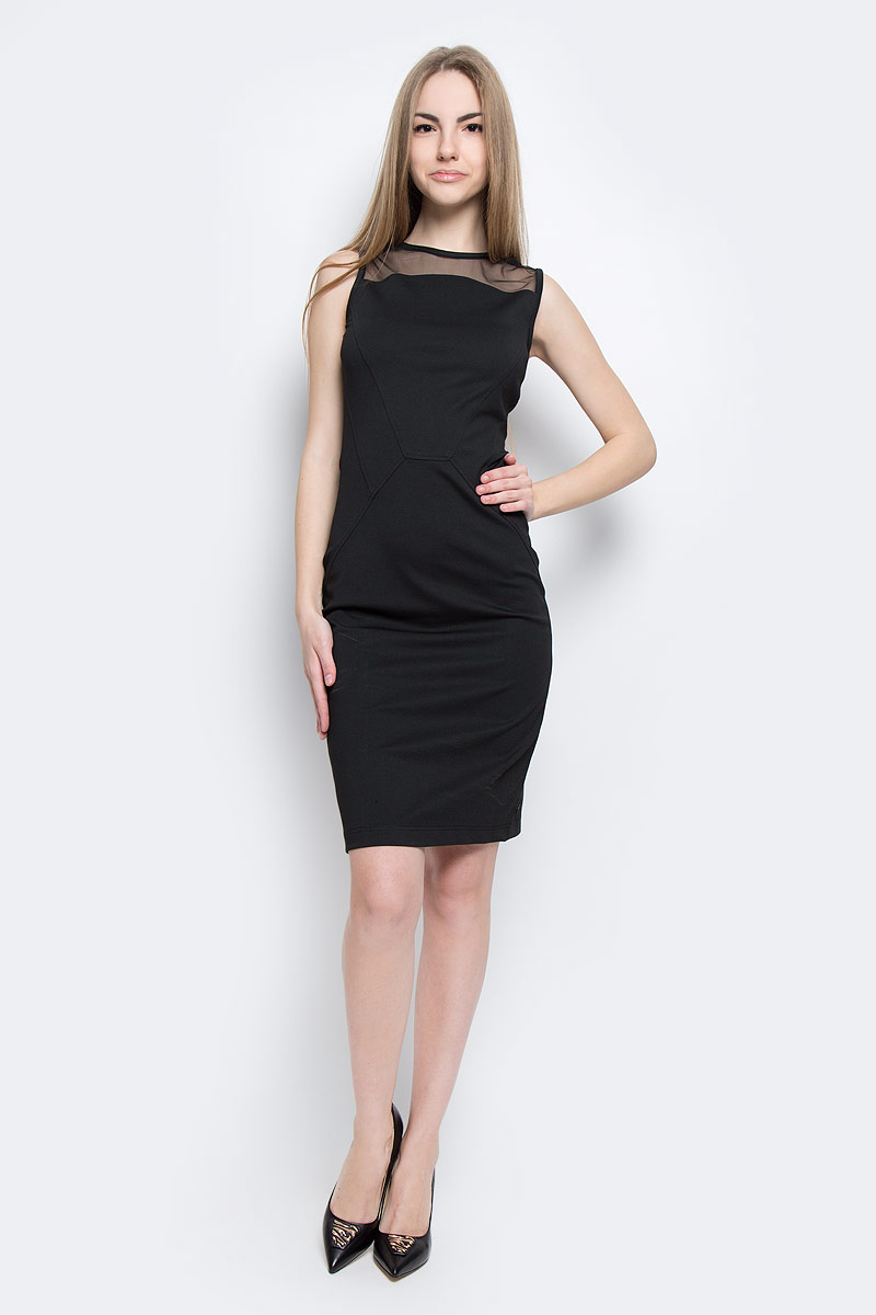 Платье Calvin Klein Jeans, цвет: черный. J20J201360_0990. Размер S (42)J20J201360_0990 Платье Calvin Klein Jeans, цвет: черный. J20J201360_0990. Размер S (42)J20J201360_0990Стильное платье Calvin Klein Jeans изготовлено из полиэстера с добавлением вискозы и эластана. Верх модели оформлен вставкой из сетчатого материала.Модель-миди с круглым вырезом горловины и без рукавов застегивается на металлическую застежку-молнию, расположенную на спинке.