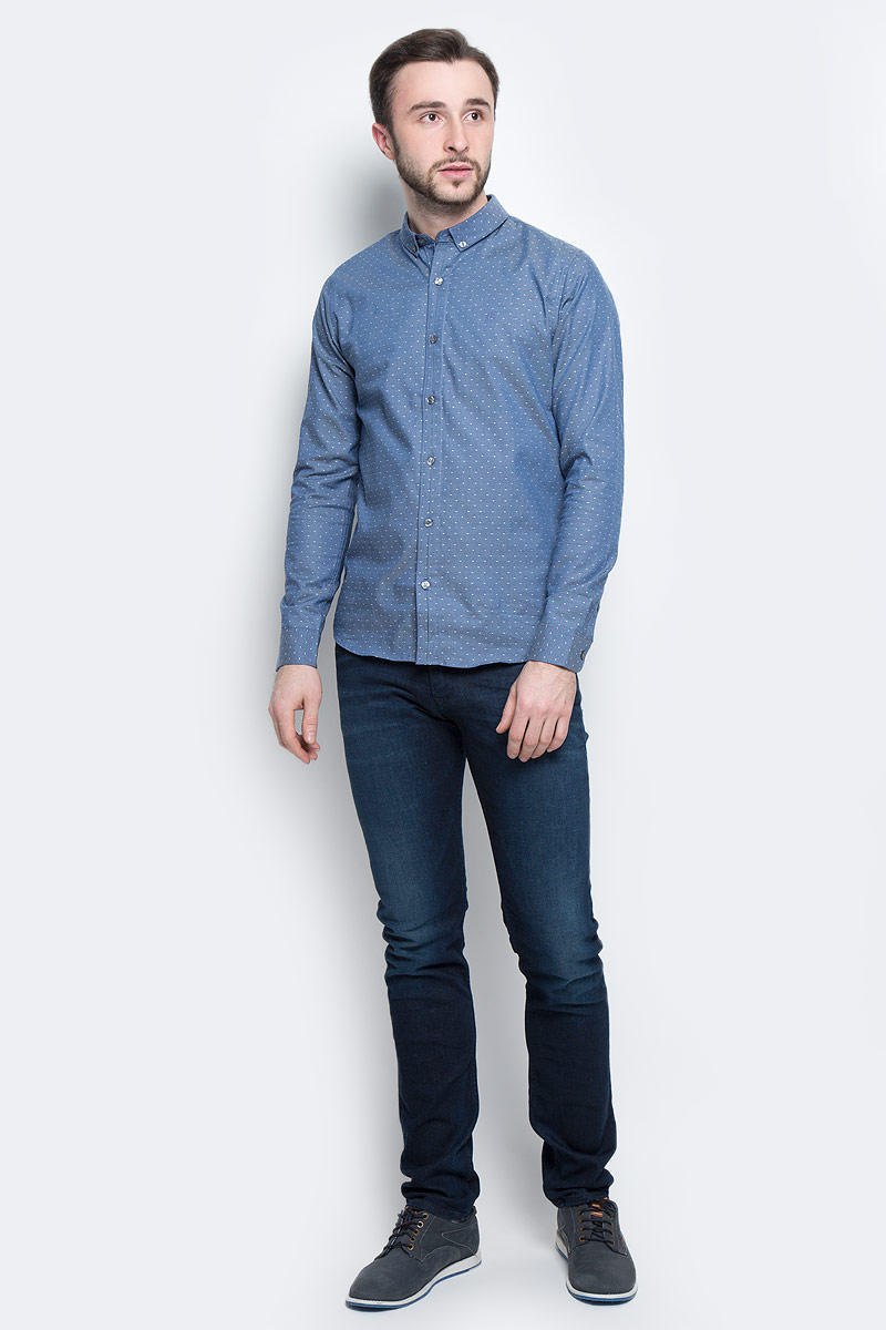 Рубашка мужская Calvin Klein Jeans, цвет: синий. J30J301243_4770. Размер S (46)J30J301243_4770 Рубашка мужская Calvin Klein Jeans, цвет: синий. J30J301243_4770. Размер S (46)J30J301243_4770Классическая мужская рубашка Calvin Klein Jeans выполнена из натурального хлопка с добавлением эластана. Модель с отложным воротником застегивается спереди по всей длине на пуговицы, манжеты рукавов также имеют застежки-пуговицы. Оформлена рубашка принтом в мелкий горох и дополнена вышитым логотипом бренда.