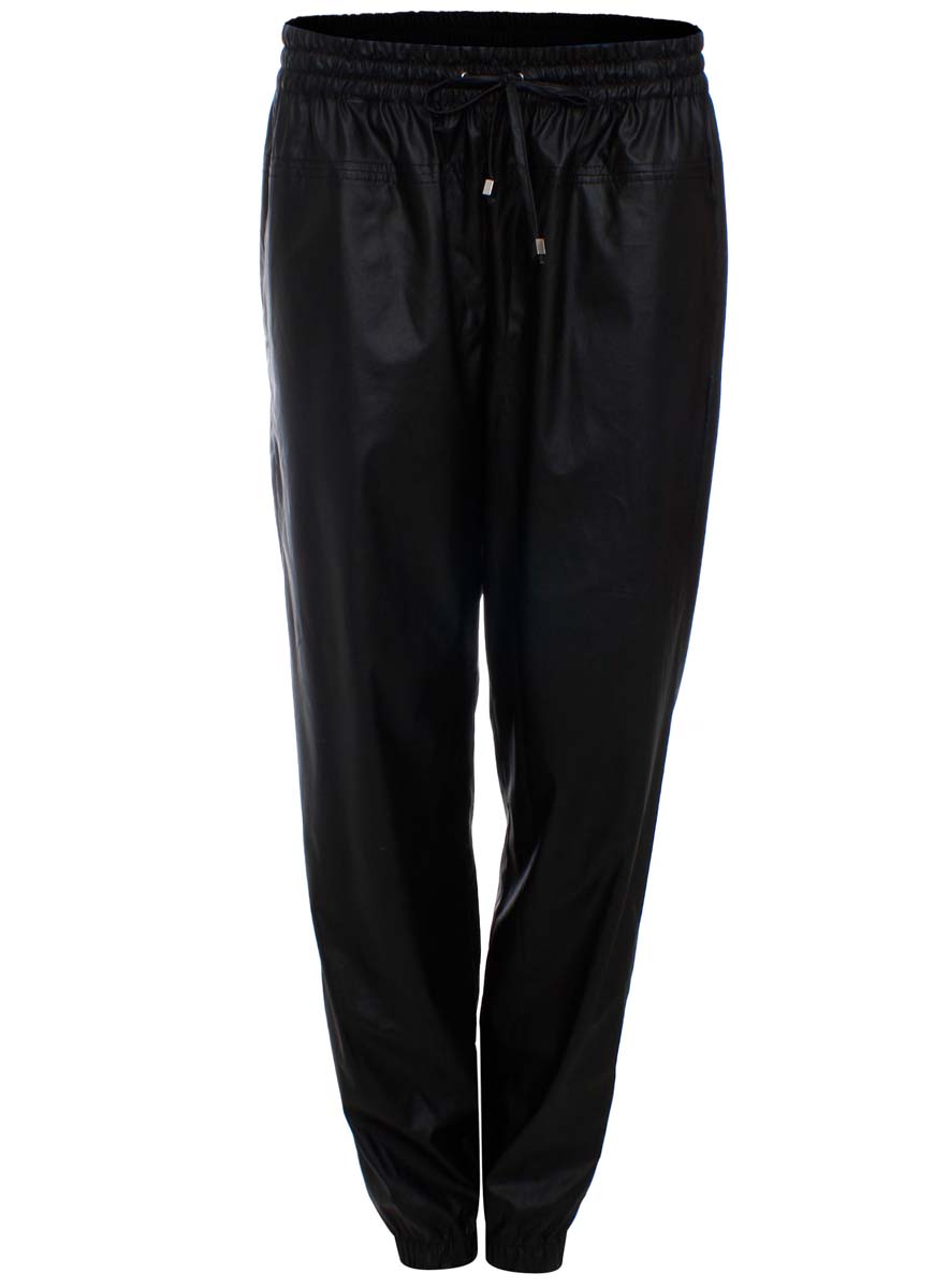 Брюки женские oodji Collection, цвет: черный. 21711003/33501/2900N. Размер 36-164 (42-164)21711003/33501/2900N Брюки женские oodji Collection, цвет: черный. 21711003/33501/2900N. Размер 36-164 (42-164)21711003/33501/2900NЖенские брюки oodji Collection стандартной посадки изготовлены из полиэстера с полиуретановым покрытием. Брюки на поясе дополнены широкой эластичной резинкой и затягивающимся шнурком. По бокам модель дополнена втачными карманами. Сзади изделие имеет один накладной карман. Брюки понизу дополнены широкими эластичными резинками.