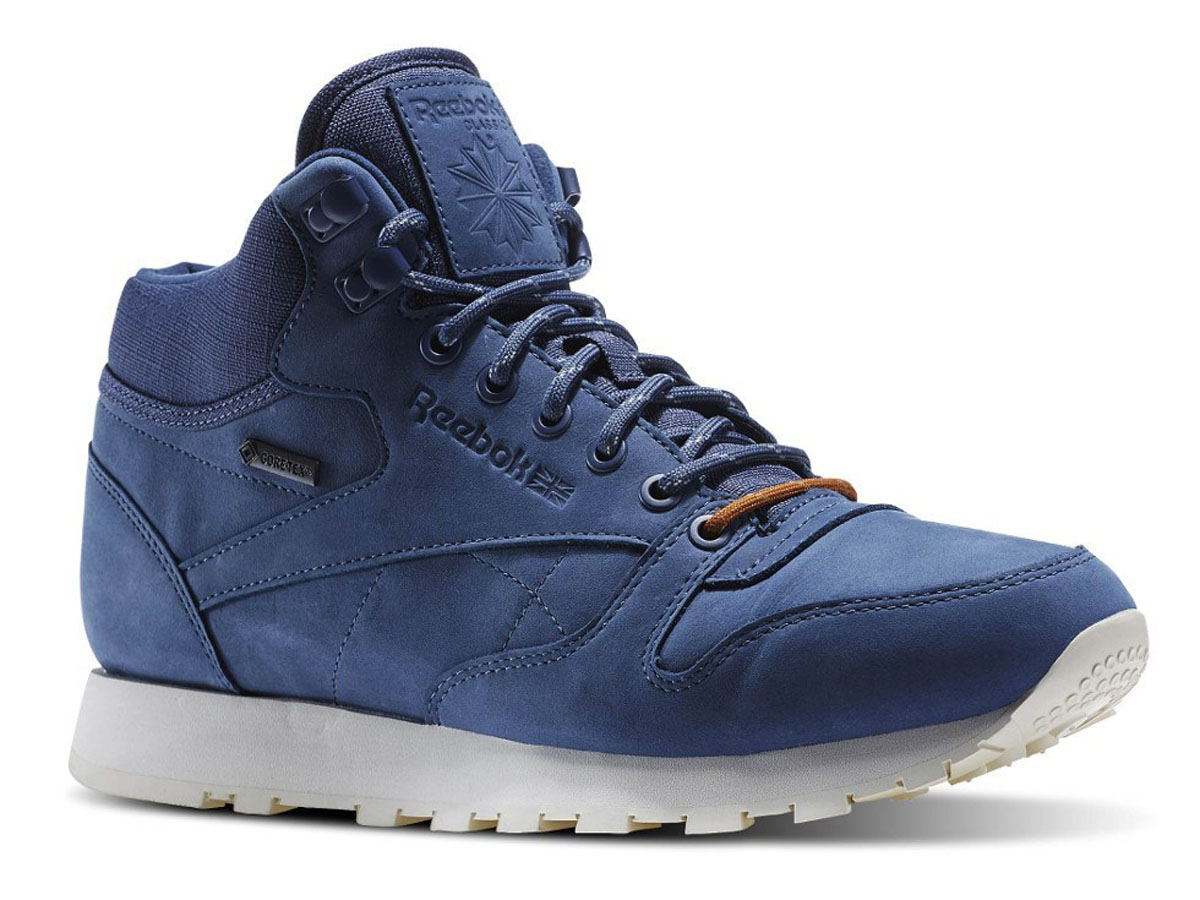Кроссовки мужские Reebok Cl Lthr Mid Goretex, цвет: синий. AQ9850. Размер 11 (45)AQ9850 Кроссовки мужские Reebok Cl Lthr Mid Goretex, цвет: синий. AQ9850. Размер 11 (45)AQ9850Кроссовки Reebok Cl Lthr Mid Goretex выполнены с уникальным замшевым верхом с покрытием Goretex. У модели язычок и пятка из вельвета. D-образные кольца для фиксации шнуровки и шнурки актуальных цветов Goretex - это стандарт защиты, вентиляции, водо- и ветронепроницаемости. Рельефная поверхность подошвы гарантируют отличное сцепление на любых поверхностях. В таких кроссовках вашим ногам будет комфортно и уютно.