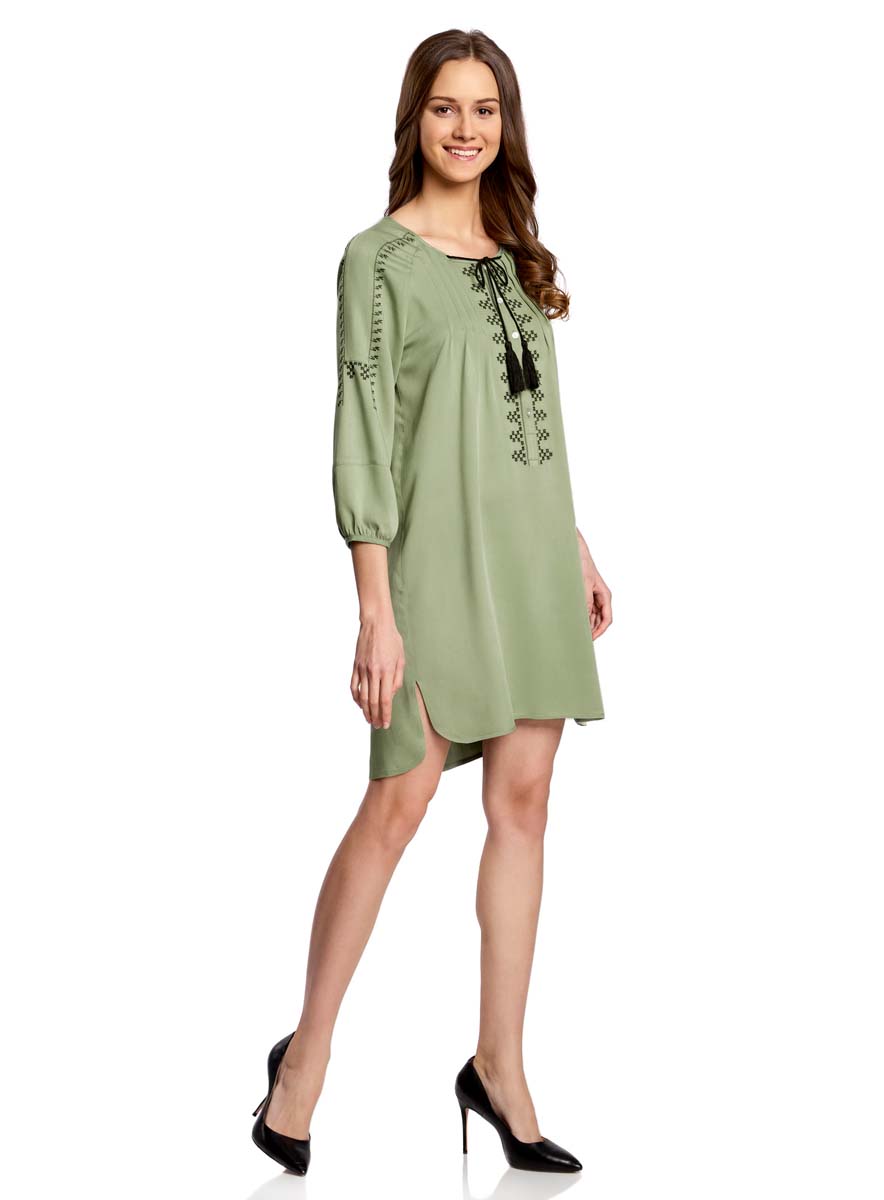 Платье oodji Collection, цвет: хаки. 21914003/33471/6200N. Размер 36-170 (42-170)21914003/33471/6200N Платье oodji Collection, цвет: хаки. 21914003/33471/6200N. Размер 36-170 (42-170)21914003/33471/6200NПлатье oodji Collection полностью выполнено из вискозы. Модель свободного кроя с круглым вырезом горловины и рукавами 3/4 застегивается на пуговицы в верхней части. Рукава постепенно расширяются книзу по всей длине и собираются на манжету. Платье оформлено вышивкой и декоративными завязками.