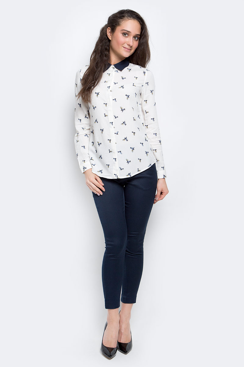 Блузка женская Sela Casual, цвет: белый, темно-синий. B-112/1146-7140. Размер S (44)B-112/1146-7140 Блузка женская Sela Casual, цвет: белый, темно-синий. B-112/1146-7140. Размер S (44)B-112/1146-7140Стильная женская блузка выполнена из 100% вискозы, застегивается спереди на пуговицы, скрытые планкой. Модель с отложным воротником и длинными рукавами.