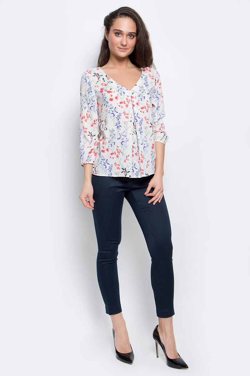 Блузка женская Sela Casual, цвет: молочный, мультиколор. Tw-112/1156-7132. Размер XS (42)Tw-112/1156-7132 Блузка женская Sela Casual, цвет: молочный, мультиколор. Tw-112/1156-7132. Размер XS (42)Tw-112/1156-7132Стильная женская блузка Sela Casual выполнена из 100% вискозы. Модель с V-образным вырезом горловины и рукавами 3/4. Края рукавов дополнены застежками-пуговицами.