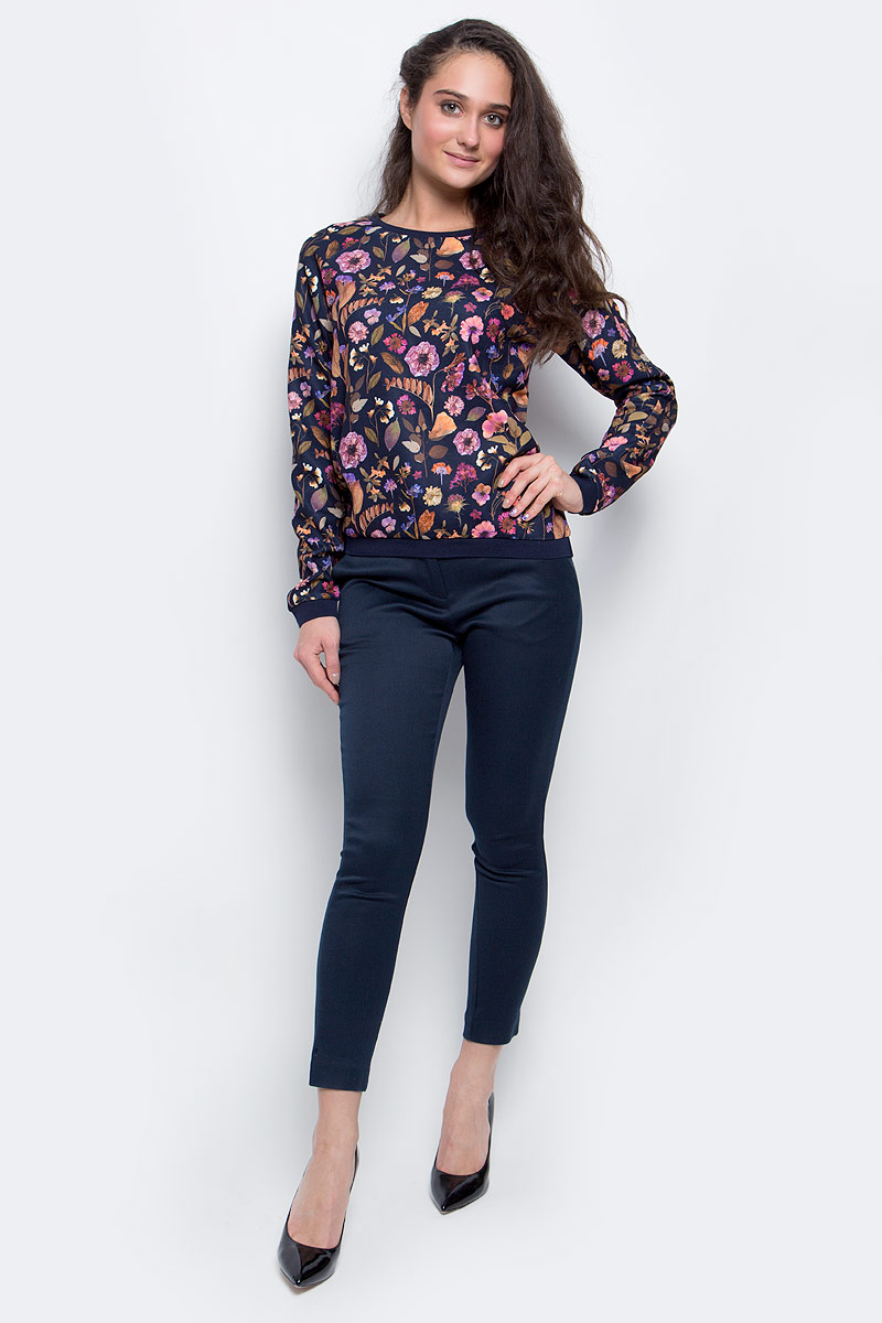 Свитшот женский Sela Casual, цвет: темно-синий. St-113/1055-6373. Размер L (48)St-113/1055-6373 Свитшот женский Sela Casual, цвет: темно-синий. St-113/1055-6373. Размер L (48)St-113/1055-6373Стильный женский свитшот Sela Casual изготовлен из 100% полиэстера. Модель с круглым вырезом горловины и длинными рукавами-реглан оформлена цветочным принтом.
