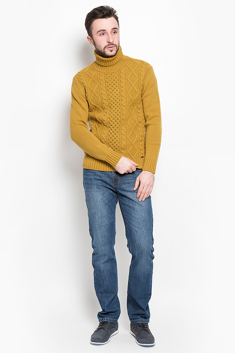 Свитер мужской Finn Flare, цвет: горчичный. W16-42100_421. Размер XXL (54)W16-42100_421 Свитер мужской Finn Flare, цвет: горчичный. W16-42100_421. Размер XXL (54)W16-42100_421Оригинальный мужской свитер Finn Flare, изготовлен из высококачественной пряжи из шерсти и акрила. Модель с воротником-гольфом и длинными рукавами великолепно подойдет для создания современного образа в стиле Casual. Горловина, манжеты рукавов и низ свитера связаны резинкой. Изделие оформлено оригинальным вязаным узором.