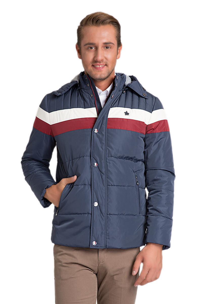 Куртка мужская U.S. Polo Assn., цвет: темно-синий. G081SZ0MSPEMSNOOPK15_VR033. Размер (44)G081SZ0MSPEMSNOOPK15_VR033 Куртка мужская U.S. Polo Assn., цвет: темно-синий. G081SZ0MSPEMSNOOPK15_VR033. Размер (44)G081SZ0MSPEMSNOOPK15_VR033Стильная мужская куртка с воротником-стойкой и капюшоном застегивается на молнию. Имеется внешняя ветрозащитная планка на кнопках. капюшон пристегивается при помощи молнии. Модель дополнена прорезными карманами на молниях.