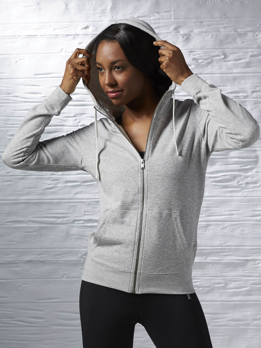 Толстовка женская Reebok Elements Full Zip, цвет: серый. AJ3771. Размер S (42/44)AJ3771 Толстовка женская Reebok Elements Full Zip, цвет: серый. AJ3771. Размер S (42/44)AJ3771Толстовка женская Reebok Elements Full Zip выполнена из высококачественного материала. Молния по всей длине упрощает надевание и снимание по мере разогрева.Обтягивающий крой отлично подходит для интенсивных тренировок.Карман-кенгуру для удобного хранения вещей и согрева рук.Манжеты и подол в рубчик для уютной посадки и надежной фиксации по фигуре.Логотип Reebok, нанесенный методом термоприклеивания, завершает образ.