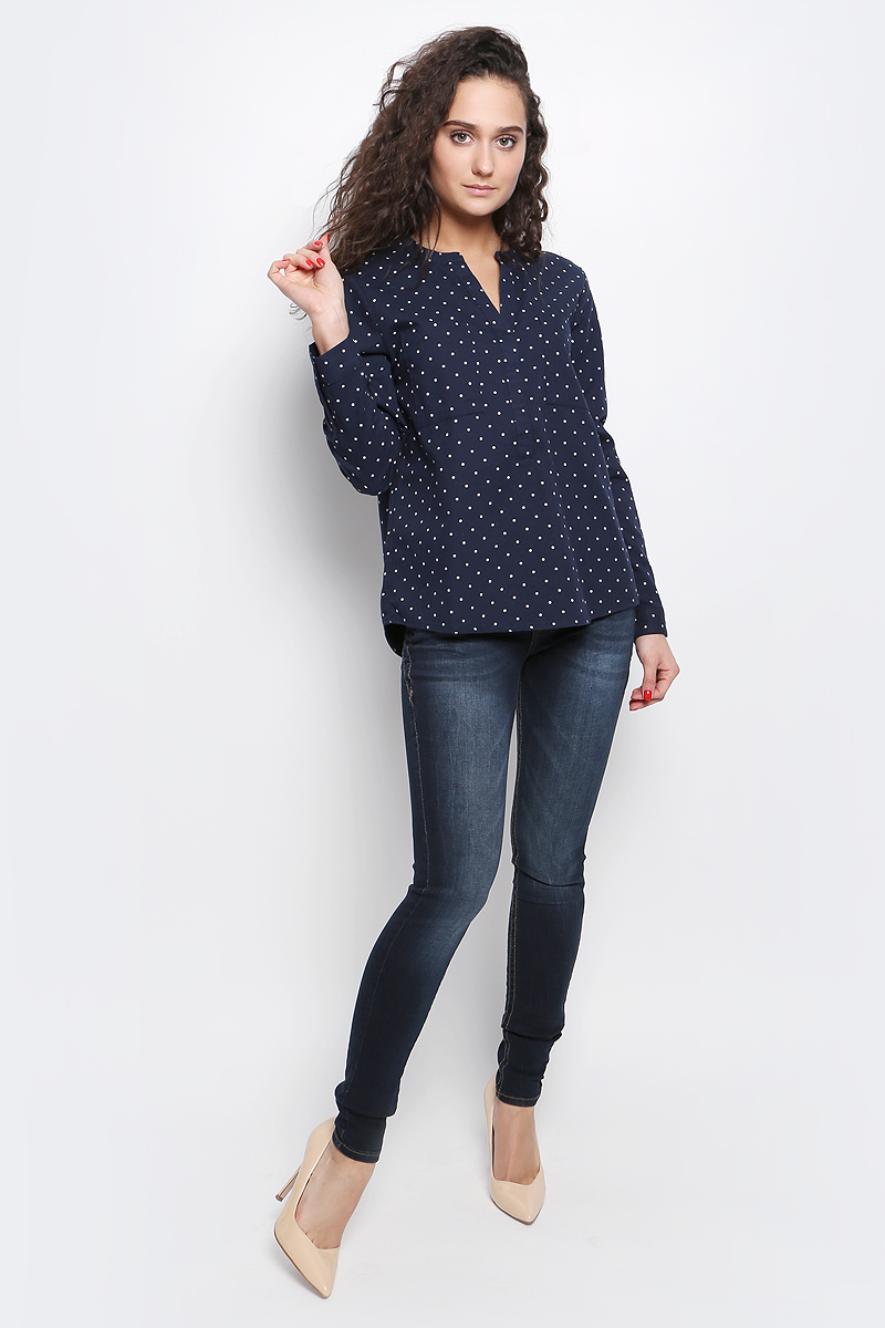 Блузка женская Tom Tailor Denim, цвет: темно-синий. 2033032.00.71_6593. Размер M (46)2033032.00.71_6593 Блузка женская Tom Tailor Denim, цвет: темно-синий. 2033032.00.71_6593. Размер M (46)2033032.00.71_6593Женская блуза Tom Tailor Denim с длинными рукавами и V-образным вырезом горловины выполнена из натурального хлопка. Блузка имеет свободный удлиненный крой, дополнена двумя нагрудными карманами. Манжеты рукавов застегиваются на пуговицы. Модель оформлена контрастным принтом в горох.
