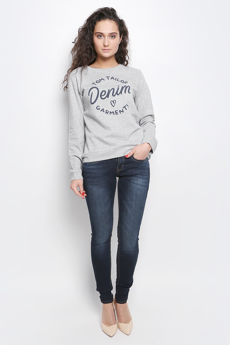 Свитшот женский Tom Tailor Denim, цвет: серый. 2530855.09.71_2707. Размер L (48)2530855.09.71_2707 Свитшот женский Tom Tailor Denim, цвет: серый. 2530855.09.71_2707. Размер L (48)2530855.09.71_2707Женский свитшот Tom Tailor Denim с длинными рукавами и круглым вырезом горловины имеет свободный крой. Свитшот изготовлен из натурального хлопка с добавлением вискозы. Изнаночная сторона свитшота отделана мелкими петельками. Модель украшена принтом с надписью Tom Tailor Denim Garments.