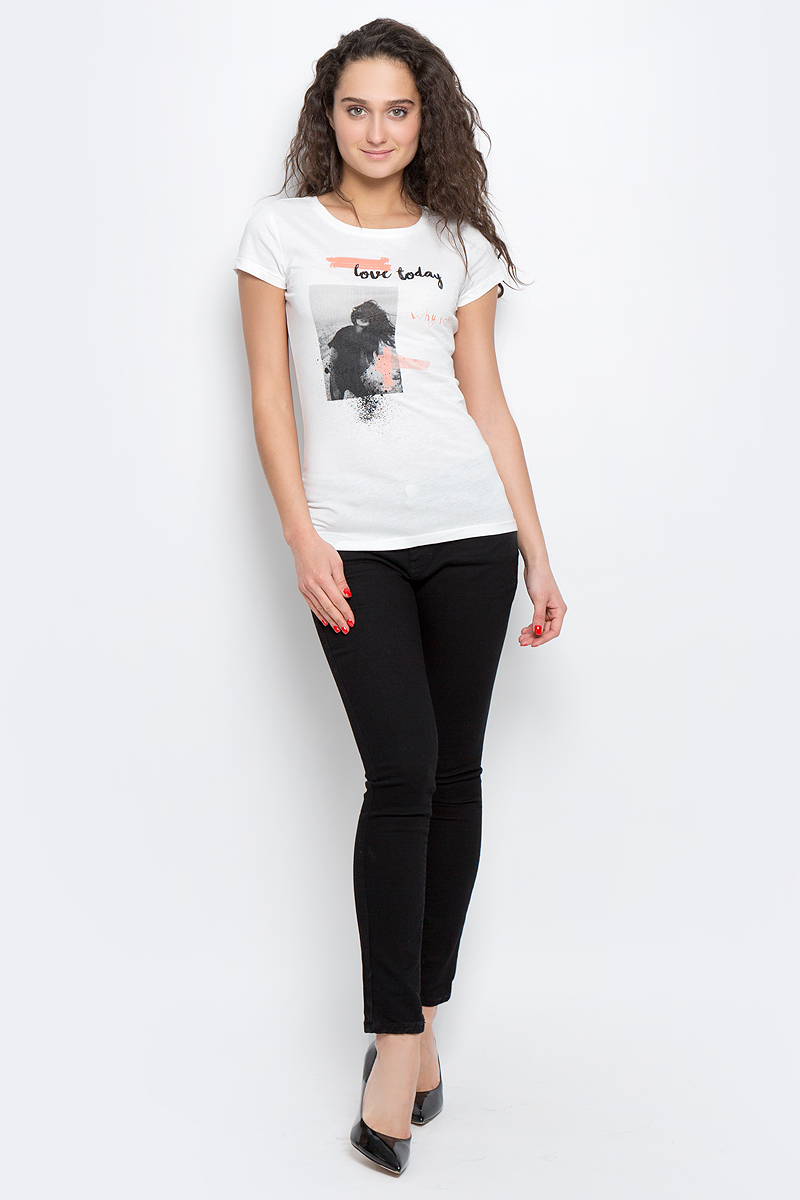 Футболка женская Tom Tailor Denim, цвет: белый. 1037092.00.71_8005. Размер L (48)1037092.00.71_8005 Футболка женская Tom Tailor Denim, цвет: белый. 1037092.00.71_8005. Размер L (48)1037092.00.71_8005Стильная футболка Tom Tailor Denim выполнена из хлопка с добавлением вискозы.Модель с круглым вырезом горловины и короткими рукавами оформлена оригинальным принтом.