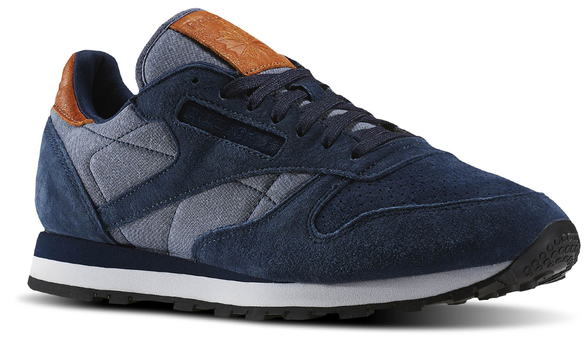 Кроссовки мужские Reebok Cl Leather Ch, цвет: синий. BD1663. Размер 10,5 (44)BD1663 Кроссовки мужские Reebok Cl Leather Ch, цвет: синий. BD1663. Размер 10,5 (44)BD1663Благодаря сочетанию замши и материала шамбре, кроссовки Reebok Cl Leather Ch можно смело назвать новым словом в повседневном стиле. Классический дизайн, комфортные материалы и интересные кожаные детали. Эти кроссовки - живое воплощение классики и винтажного стиля. Низкий верх для свободы движений. Штампованная промежуточная подошва из ЭВА и стелька из пеноматериала обеспечивают легкость, амортизацию и комфорт. Интересные кожаные детали на заднике и язычке говорят о качестве и стиле. Стойкая к истиранию прочная резиновая подметка обеспечивает отличное сцепление.