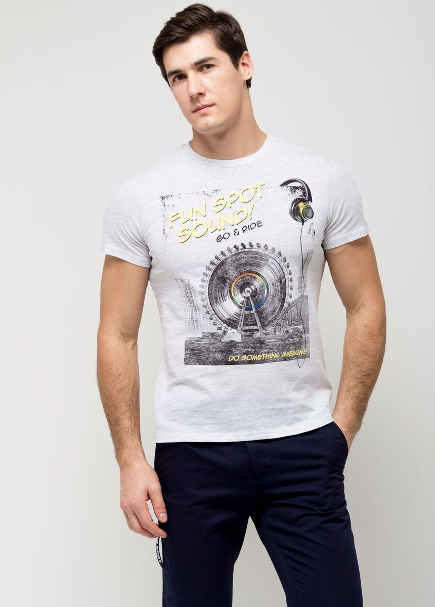 Футболка мужская Sela, цвет: бледно-серый меланж. Ts-411/095-7161. Размер S (46)Ts-411/095-7161 Футболка мужская Sela, цвет: бледно-серый меланж. Ts-411/095-7161. Размер S (46)Ts-411/095-7161Стильная мужская футболка полуприлегающего силуэта Sela изготовлена из качественного хлопкового материала и оформлена оригинальным принтом с надписями. Воротник дополнен мягкой трикотажной резинкой.Яркий цвет модели позволяет создавать модные образы.