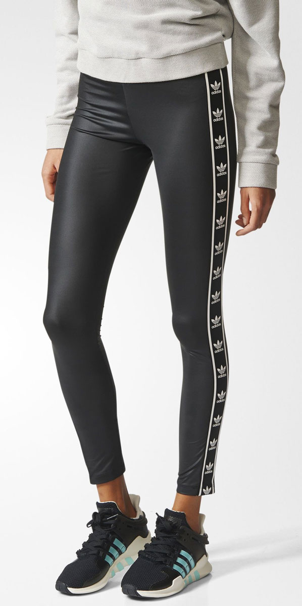 Леггинсы женские adidas Leggings, цвет: черный. BJ8360. Размер 40 (46/48)BJ8360 Леггинсы женские adidas Leggings, цвет: черный. BJ8360. Размер 40 (46/48)BJ8360Леггинсы женские adidas Leggings выполнены из полиэстера и эластана. Модель с эластичным поясом оформлена логотипами бренда.