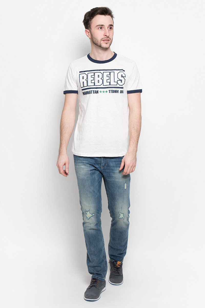 Футболка мужская Tom Tailor Denim, цвет: белый. 1037075.00.12_2132. Размер XL (52)1037075.00.12_2132 Футболка мужская Tom Tailor Denim, цвет: белый. 1037075.00.12_2132. Размер XL (52)1037075.00.12_2132Стильная мужская футболка Tom Tailor Denim выполнена из натурального хлопка. Модель прямого кроя с круглым вырезом горловины и короткими рукавами оформлена оригинальным принтом. Вырез горловины и манжеты на рукавах дополнены трикотажной бейкой. Уважаемые клиенты! Обращаем ваше внимание, состав материала может незначительно отличаться от указанного.