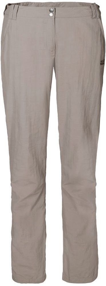 Брюки женские Jack Wolfskin Kalahari Pants W, цвет: бежевый. 1503311-5041. Размер 40 (48)1503311-5041 Брюки женские Jack Wolfskin Kalahari Pants W, цвет: бежевый. 1503311-5041. Размер 40 (48)1503311-5041Брюки женские Kalahari Pants W выполнены из ткани SUPPLEX (100% полиамид). Брюки имеют множество преимуществ, особенно практичных в путешествии по жарким регионам: они легкие, защищают от ультрафиолетового излучения (UPF 40+) и упаковываются очень компактно. К тому же материал очень быстро сохнет. Модель застегивается на ширинку с молнией и пуговицу в поясе. Пояс дополнен шлевками для ремня. Брюки имеют два втачных кармана спереди и два кармана сзади. Kalahari Pants W - сочетание нужных качеств для путешествий, летних походов и будней.