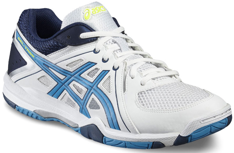 Кроссовки для волейбола мужские Asics Gel-Task, цвет: белый, синий. B505Y-0143. Размер 10H (43)B505Y-0143 Кроссовки для волейбола мужские Asics Gel-Task, цвет: белый, синий. B505Y-0143. Размер 10H (43)B505Y-0143Стильные мужские кроссовки для волейбола Gel-Task от Asics предназначены для игроков, которые стремятся к высокой скорости и комфорту. Верх модели выполнен из дышащего текстиля, оформленного вставками из искусственной кожи и фирменными полосками бренда. Искусственная кожа устойчива к трению и разрывам. Дышащий материал обеспечивает легкость, комфорт и воздухопроницаемость. Классическая шнуровка надежно фиксирует модель на стопе. Обувь оформлена на язычке вставкой с названием бренда, на заднике - фирменным принтом. Подкладка, изготовленная из текстиля, гарантирует уют и предотвращает натирание. Съемная стелька из ЭВА с текстильной верхней поверхностью обеспечивает комфорт. Вставка из термостойкого геля на силиконовой основе значительно уменьшает нагрузку на пятку, колени и позвоночник спортсмена, снижая возможность получения травмы. Колодка California предназначена для стабильности и комфорта. Пластиковый литой элемент Trusstic под средней частью подошвы препятствует скручиванию стопы. Подошва изготовлена из NC-резины, компоненты которой содержат больше натуральной резины, чем традиционной жесткой, что увеличивает сцепление на площадках.В таких кроссовках вашим ногам будет комфортно и уютно.