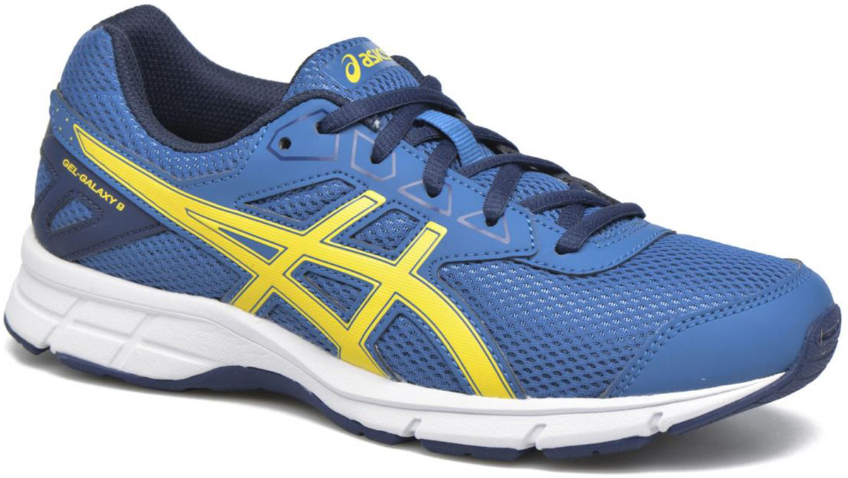 Кроссовки детские Asics Gel-Galaxy 9 Gs, цвет: синий, желтый. C626N-4903. Размер 5 (36)C626N-4903 Кроссовки детские Asics Gel-Galaxy 9 Gs, цвет: синий, желтый. C626N-4903. Размер 5 (36)C626N-4903Зачем идти, если можно бежать? Детские беговые кроссовки Asics Gel-Galaxy 9 Gs— комфорт для ног в школе, на спортплощадке или в парке. Ноги ощущают комфорт в обуви с отличной амортизацией и дышащим сетчатым верхом. Цвета этой яркой и стильной модели точно вам понравятся. Кроссовки созданы для повседневной жизни, будь то школьные будни или выходные. Полный комфорт благодаря плотной посадке и амортизации в задней части подошвы.