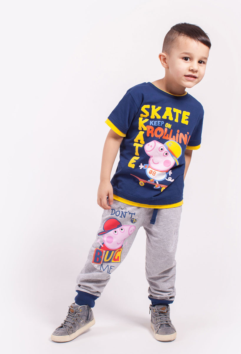 Футболка для мальчика Free Age Peppa Pig, цвет: темно-синий. ZB 02290-B1. Размер 104, 4 годаZB 02290-B1 Футболка для мальчика Free Age Peppa Pig, цвет: темно-синий. ZB 02290-B1. Размер 104, 4 годаZB 02290-B1Футболка для мальчика Peppa Pig от Free Age выполнена из плотной хлопковой ткани. Модель с круглым вырезом горловины и стандартными короткими рукавами. Спереди изделие декорировано ярким принтом.