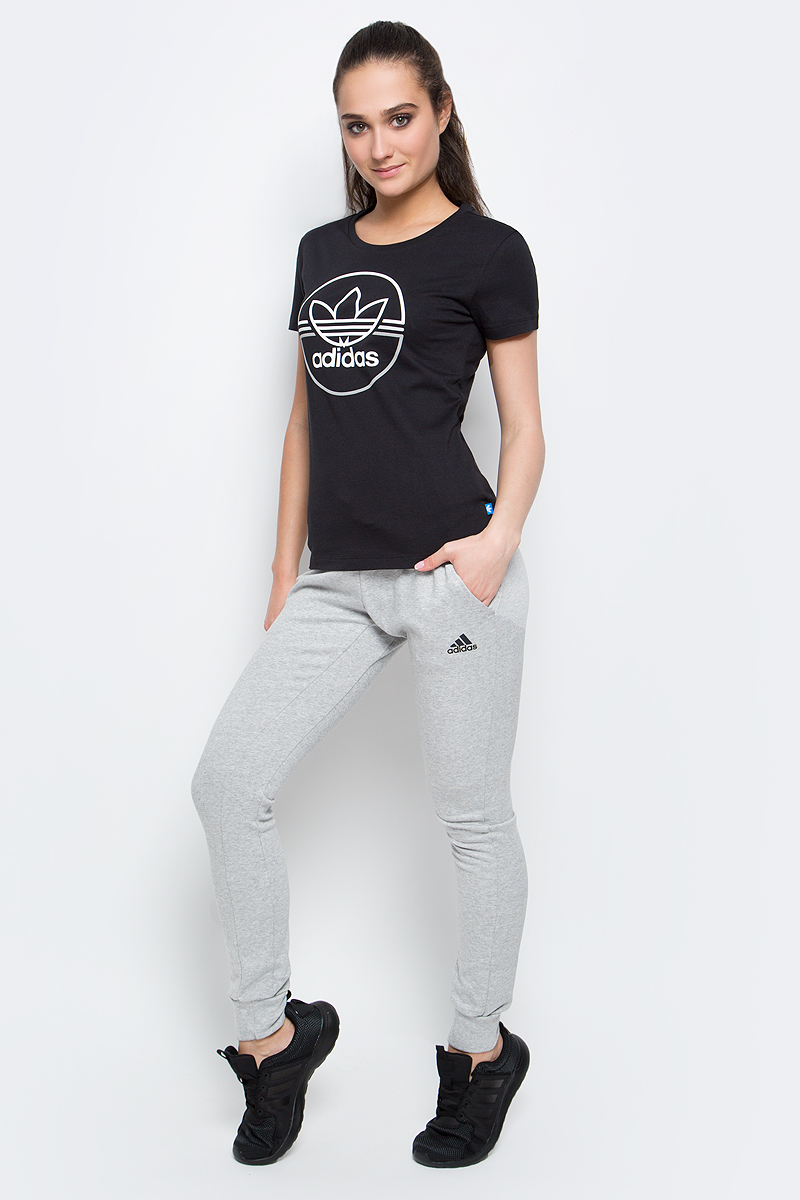 Футболка женская adidas T-Shirt, цвет: черный. BK2371. Размер 32 (40/42)BK2371 Футболка женская adidas T-Shirt, цвет: черный. BK2371. Размер 32 (40/42)BK2371Женская футболка adidas T-Shirt изготовлена из высококачественного натурального хлопка. Модель с короткими рукавами и круглым вырезом горловины украшена контрастным принтом с изображением логотипа бренда adidas.
