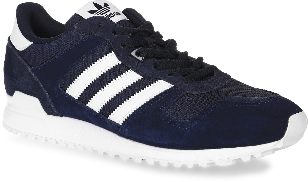 Кроссовки мужские adidas Originals Zx 700, цвет: темно-синий, белый. BB1212. Размер 9 (42)BB1212 Кроссовки мужские adidas Originals Zx 700, цвет: темно-синий, белый. BB1212. Размер 9 (42)BB1212Мужские кроссовки adidas Originals Zx 700 выполнены из натуральной замши, текстиля и искусственной кожи. Модель оформлена фирменными нашивками. Шнурки надежно зафиксируют модель на ноге. Внутренняя поверхность из сетчатого текстиля комфортна при движении.Стелька выполнена из легкого ЭВА-материала с поверхностью из текстиля. Подошва изготовлена из высококачественной резины и дополнена рельефным рисунком.
