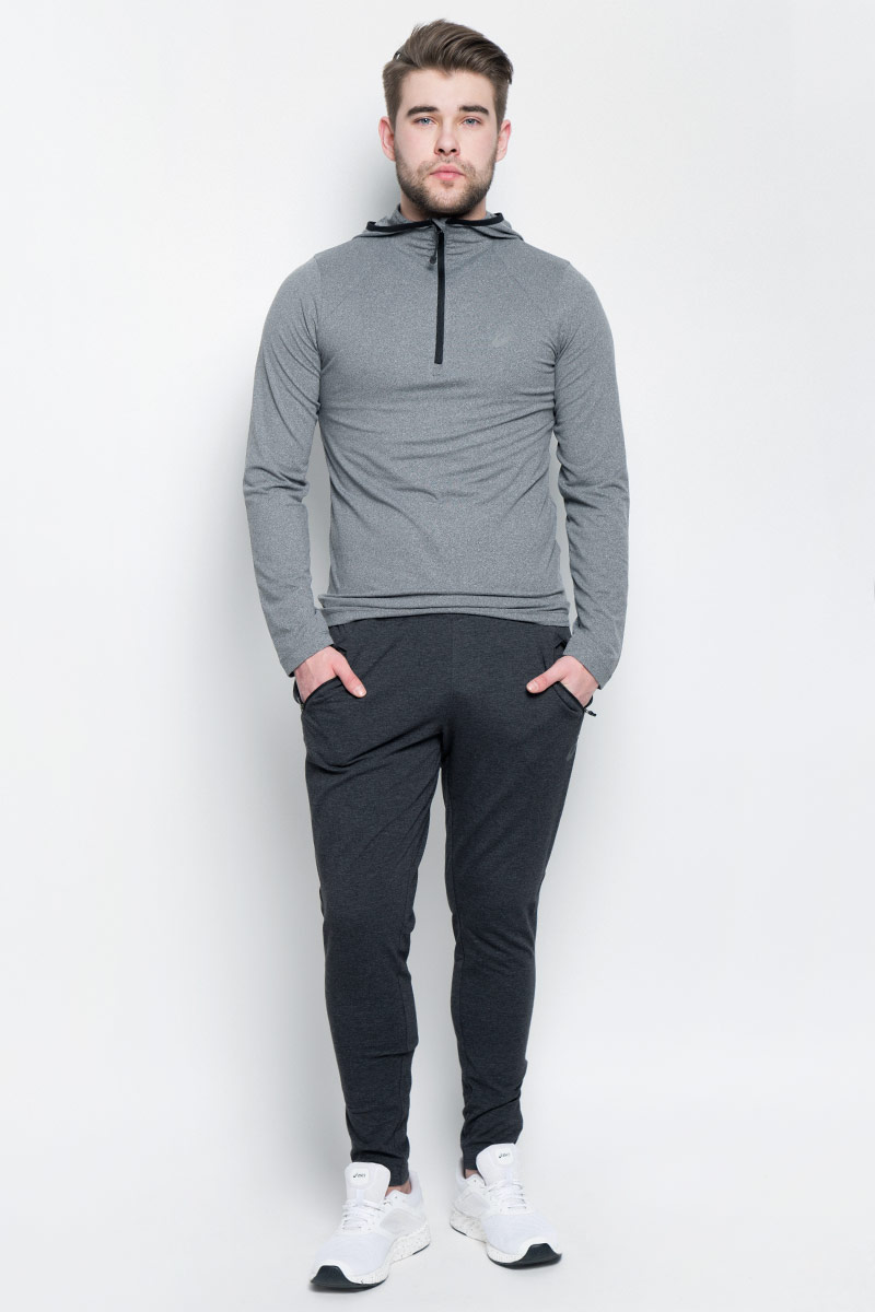 Брюки спортивные мужcкие Asics Knit Train Pant, цвет: черный. 141082-0934. Размер M (48/50)141082-0934 Брюки спортивные мужcкие Asics Knit Train Pant, цвет: черный. 141082-0934. Размер M (48/50)141082-0934Спортивные мужские брюки Asics Knit Train Pant выполнены из эластичного хлопка с добавлением полиэстера. Модель-скинни плотно прилегает к телу и великолепно тянется, обеспечивая комфорт во время тренировок.Изделие имеет широкую эластичную резинку на поясе, объем талии регулируется при помощи внутреннего шнурка-кулиски. Брюки дополнены двумя втачными карманами на застежках-молниях спереди, а также оснащены застежками-молниями по низу брючин.