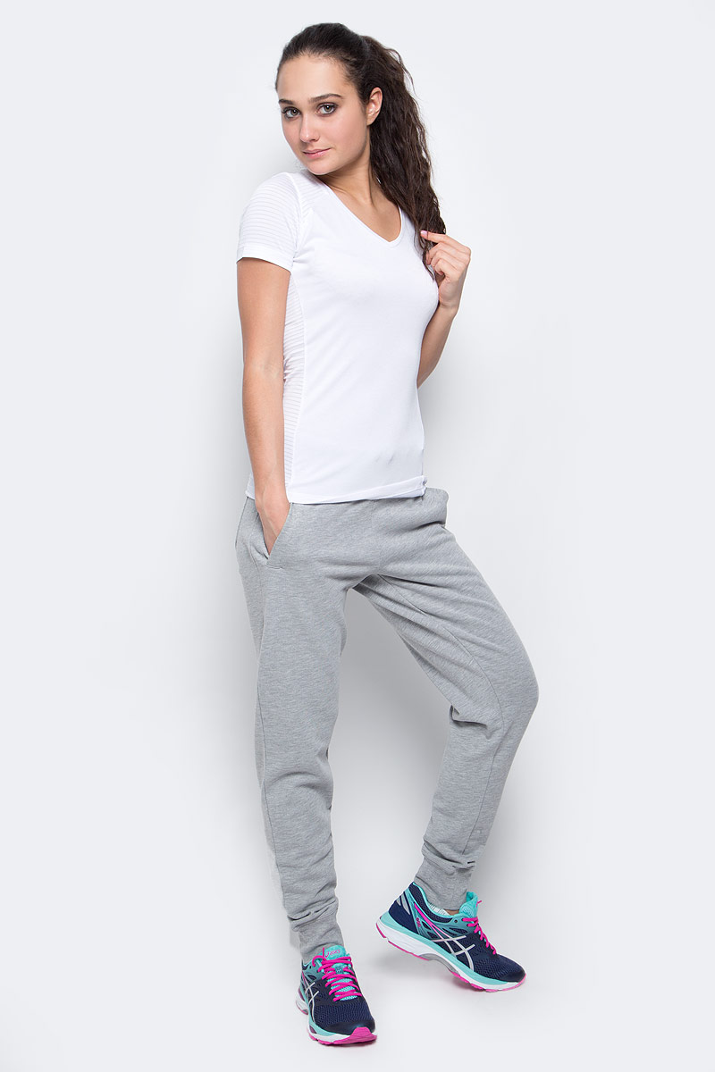 Футболка для бега женская Asics Fuzex V-Neck SS Top, цвет: белый. 141214-0001. Размер M (44/46)141214-0001 Футболка для бега женская Asics Fuzex V-Neck SS Top, цвет: белый. 141214-0001. Размер M (44/46)141214-0001Женская футболка Asics Fuzex V-Neck SS Top изготовлена из полиэстера и вискозы. Модель с V-образной горловиной, короткими рукавами и дышащей спинкой. Футболка с одного бока дополнена светоотражающими полосами.
