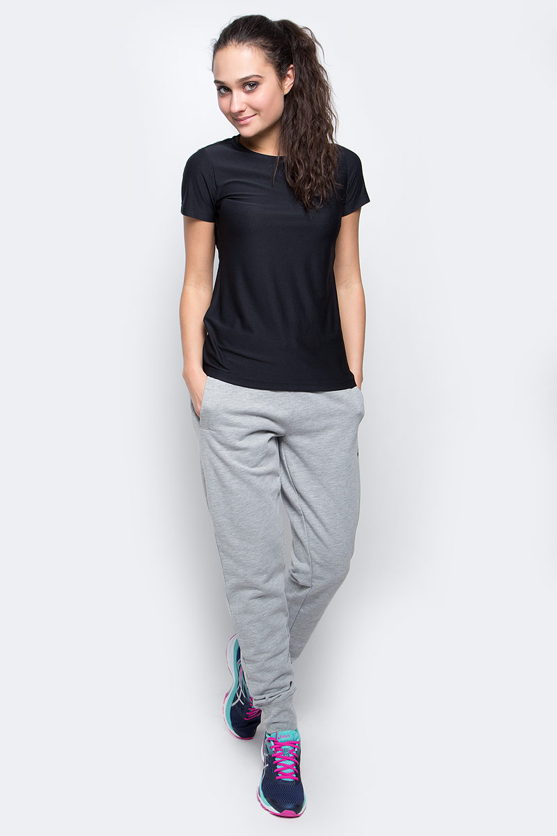Футболка для бега женская Asics SS Top, цвет: черный. 134104-0905. Размер XS (40/42)134104-0905 Футболка для бега женская Asics SS Top, цвет: черный. 134104-0905. Размер XS (40/42)134104-0905Женская футболка Asics SS Top изготовлена из высококачественного полиэстера. Модель с короткими рукавами и круглым вырезом горловины имеет комфортные плоские швы. Изделие оформлено светоотражающим логотипом бренда.