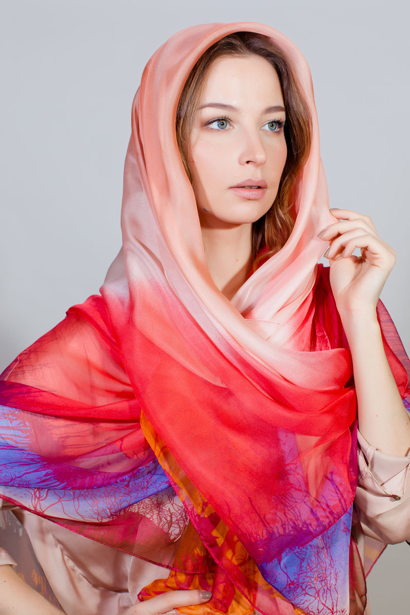 Палантин Sophie Ramage, цвет: розовый, красный, голубой. RW-11701-35. Размер 140 см х 200 смRW-11701-35 Палантин Sophie Ramage, цвет: розовый, красный, голубой. RW-11701-35. Размер 140 см х 200 смRW-11701-35Стильный палантин Sophie Ramage изготовлен из шелка и полиэстера. Изделие оформлено оригинальным принтом.