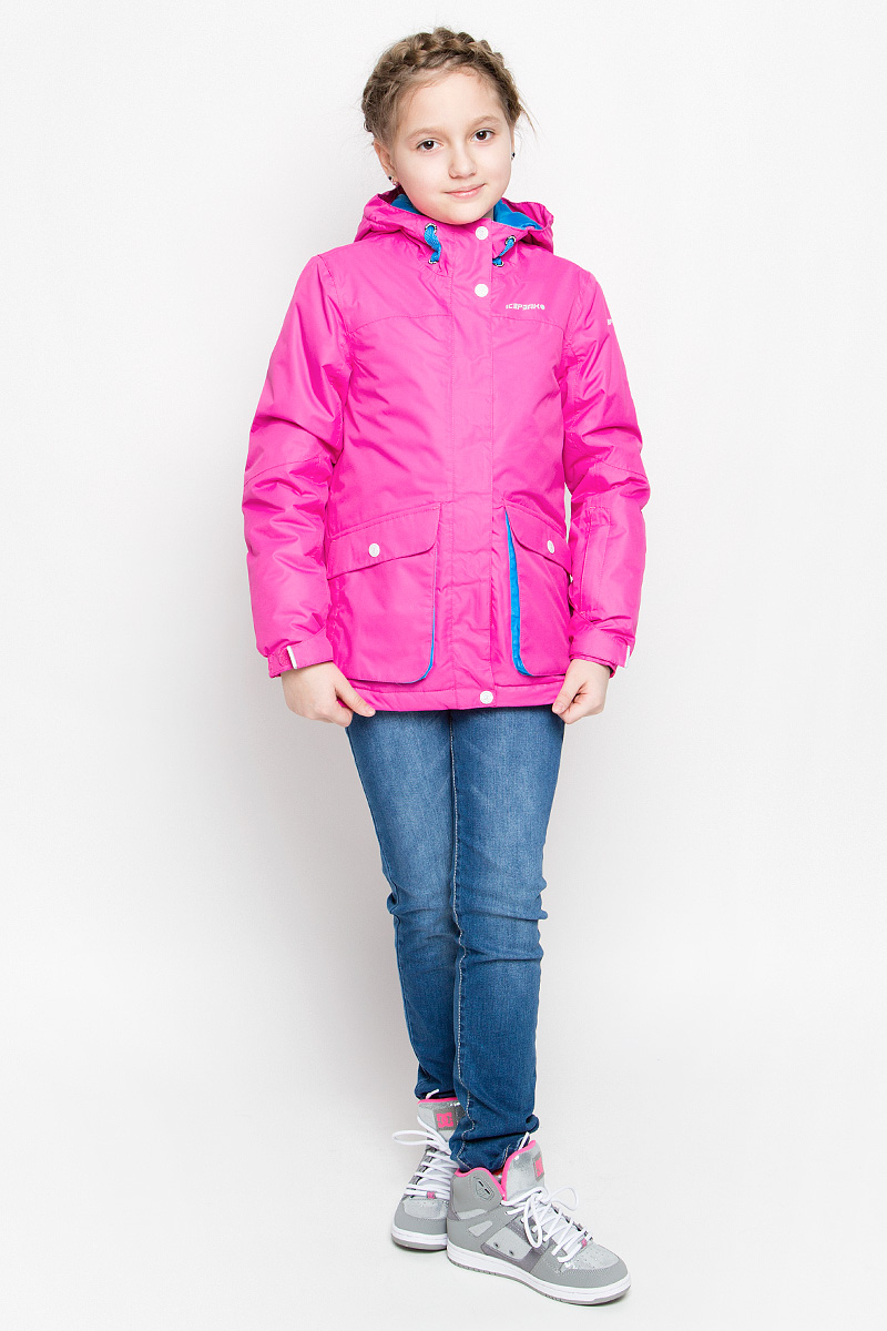 Куртка для девочки Icepeak Hanna, цвет: ярко-розовый. 650026564IV. Размер 140650026564IV_888 Куртка для девочки Icepeak Hanna, цвет: ярко-розовый. 650026564IV. Размер 140650026564IV_888Модная куртка Icepeak Hanna выполнена из водонепроницаемой и дышащей ткани - высококачественного полиэстера. В качестве наполнителя используется инновационный утеплитель FinnWad, который надежно сохраняет тепло, обеспечивает циркуляцию воздуха и не задерживает влагу. Куртка с несъемным капюшоном застегивается на застежку-молнию и дополнительно на ветрозащитный клапан с кнопками и липучками. Спереди капюшон присборен на резинку, сзади регулируется с помощью хлястика с липучкой. Изделие спереди дополнено двумя накладными карманами на застежках-молниях, оформленными декоративными клапанами с кнопками, на рукаве - втачным карманом на застежке-молнии, с внутренней стороны - накладным сетчатым карманом, прорезным карманом на застежке-молнии и отверстием на наушников. Манжеты рукавов оснащены фиксирующими хлястиками на липучках, с внутренней стороны - эластичными напульсниками с отверстиями для пальцев, которые защитят от проникновения ветра и снега. С внутренней стороны куртка оснащена снегозащитным манжетом на кнопках. Нижняя часть модели с внутренней стороны регулируется с помощью эластичного шнурка со стопперами. Светоотражающие элементы увеличиваю безопасность вашего ребенка в темное время суток.