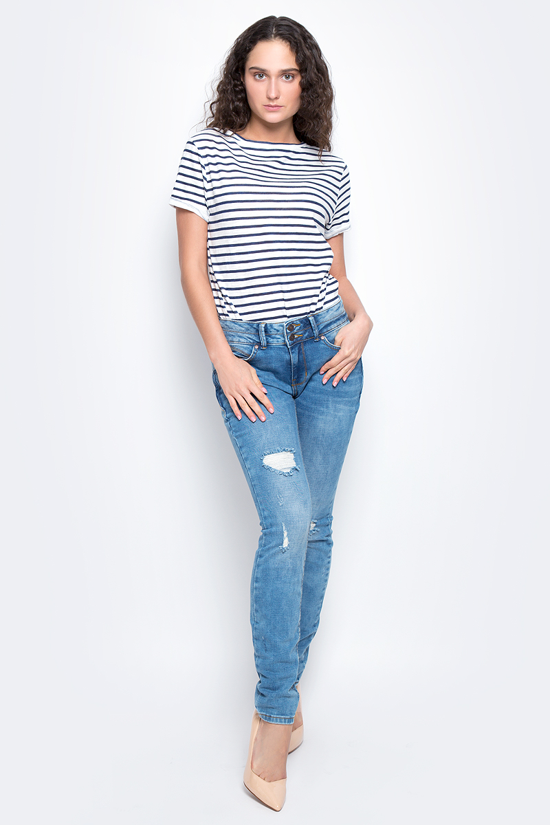 Джинсы женские Tom Tailor Denim, цвет: синий. 6205358.00.71_1296. Размер 25-32 (40/42-32)6205358.00.71_1296 Джинсы женские Tom Tailor Denim, цвет: синий. 6205358.00.71_1296. Размер 25-32 (40/42-32)6205358.00.71_1296Женские джинсы Tom Tailor Denim изготовлены из хлопка с добавлением эластана. Джинсы зауженного кроя и средней посадки застегиваются на две пуговицы в поясе и ширинку на застежке-молнии. На поясе предусмотрены шлевки для ремня. Спереди модель дополнена двумя втачными карманами и одним маленьким накладным кармашком, а сзади - двумя накладными карманами. Оформлена модель рваным эффектом.