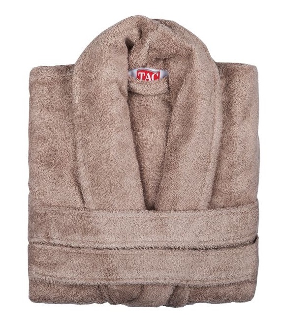 Халат TAC, цвет: коричневый. 2999g-89682. Размер L/XL (48-52)2999-896 Халат TAC, цвет: коричневый. 2999g-89682. Размер L/XL (48-52)2999-896Халат TAC с воротником шаль выполнен из плотной бархатистой ткани - смеси хлопка и бамбукового волокна. Халат с запахом на поясе имеет два накладных кармана. Отлично впитывает влагу, пропускает воздух и прост в уходе. Удобен как в носке дома постоянно, так и в эксплуатации после приема ванны или душа. Мягкий пояс прилагается.