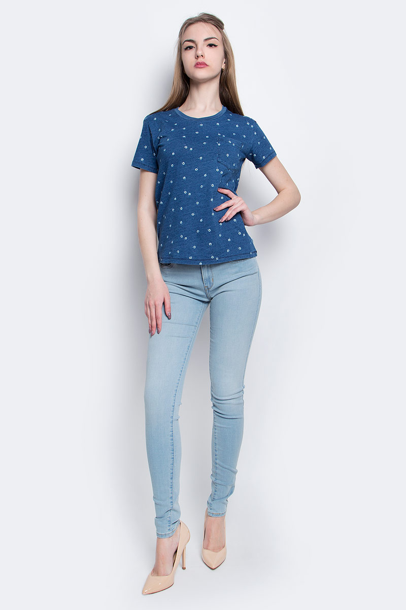 Футболка женская Levis®, цвет: синий. 1867200580. Размер M (44)1867200580 Футболка женская Levis®, цвет: синий. 1867200580. Размер M (44)1867200580Женская футболка Levis® выполнена из натурального хлопка. Модель с круглым вырезом горловины и короткими рукавами на груди дополнена накладным карманом. Оформлено изделие цветочным принтом.