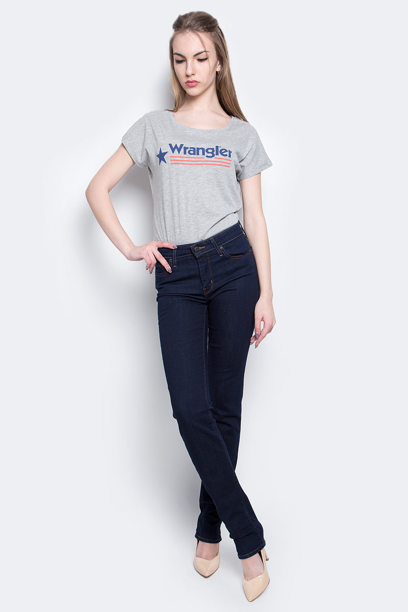 Джинсы женские Levis® 712, цвет: темно-синий. 1888400250. Размер 27-32 (42/44-32)1888400250 Джинсы женские Levis® 712, цвет: темно-синий. 1888400250. Размер 27-32 (42/44-32)1888400250Женские джинсы Levis® 712 выполнены из высококачественного эластичного хлопка с добавлением полиэстера. Джинсы-слим стандартной посадки застегиваются на пуговицу в поясе и ширинку на застежке-молнии, дополнены шлевками для ремня. Джинсы имеют классический пятикарманный крой: спереди модель дополнена двумя втачными карманами и одним маленьким накладным кармашком, а сзади - двумя накладными карманами. Модель украшена контрастной отстрочкой.