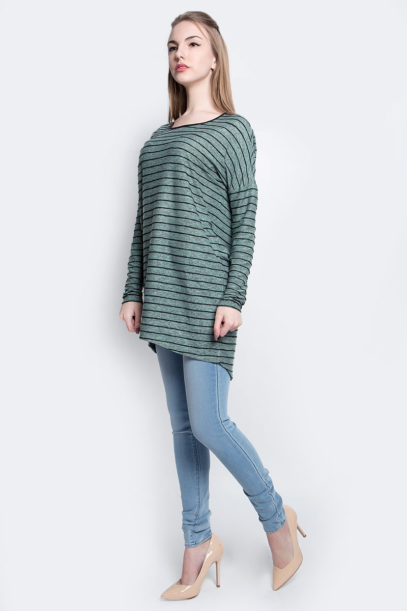 Туника женская Vero Moda, цвет: черный, серо-зеленый. 10169339. Размер L (46)10169339_Blue Surf Туника женская Vero Moda, цвет: черный, серо-зеленый. 10169339. Размер L (46)10169339_Blue SurfЖенская туника Vero Moda выполнена из полиэстера с добавлением вискозы. Модель с круглым вырезом горловины и длинными рукавами-кимоно по спинке немного удлинена. Туника оформлена фактурными полосками.