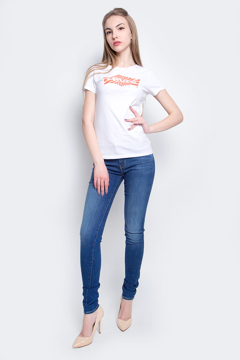 Футболка женская Levis®, цвет: белый. 3222302860. Размер S (42)3222302860 Футболка женская Levis®, цвет: белый. 3222302860. Размер S (42)3222302860Женская футболка Levis® изготовлена из высококачественного натурального хлопка. Модель с короткими рукавами и круглым вырезом горловины украшена ярким принтом с логотипом бренда.